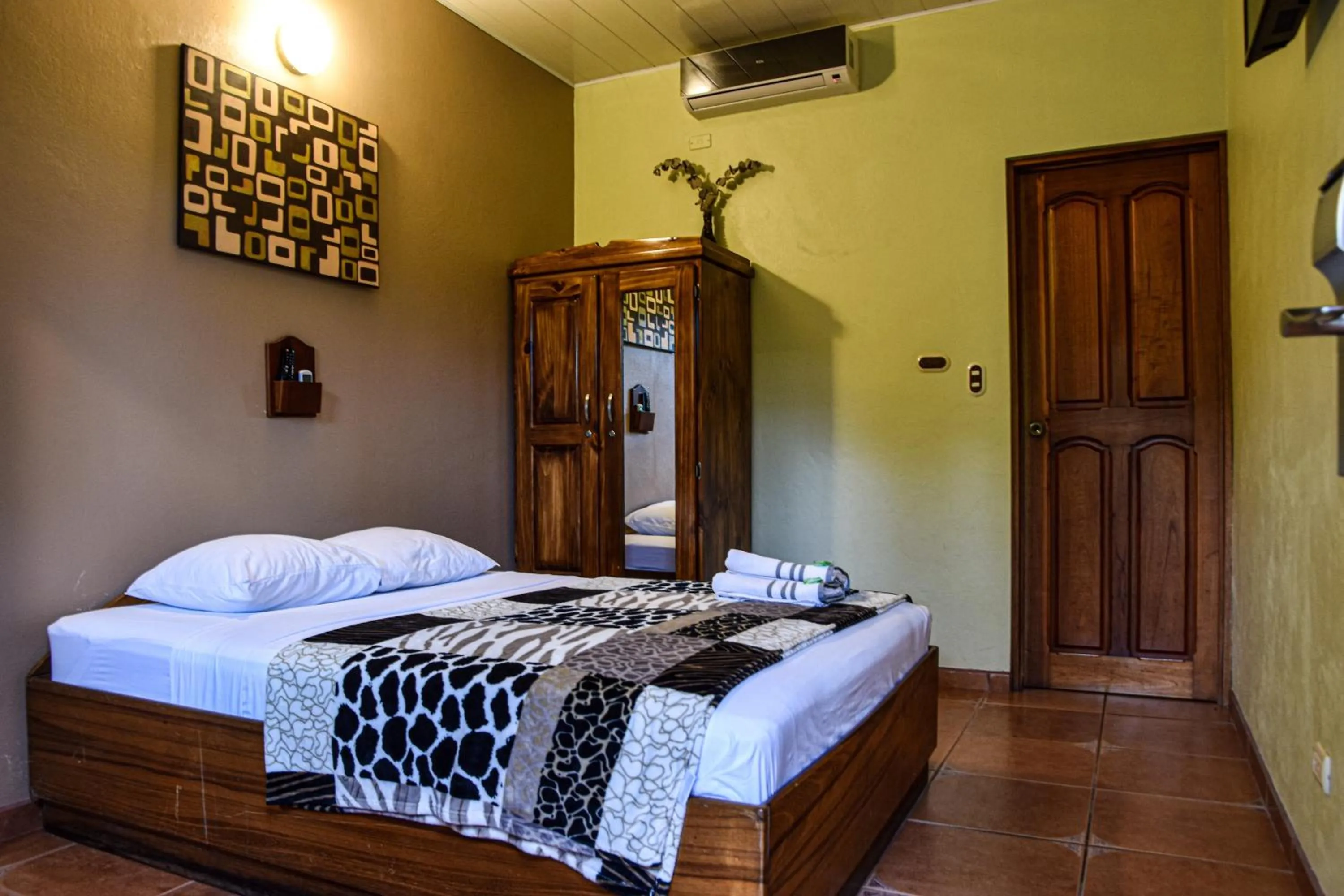 Bedroom, Bed in Hotel Sierra Arenal