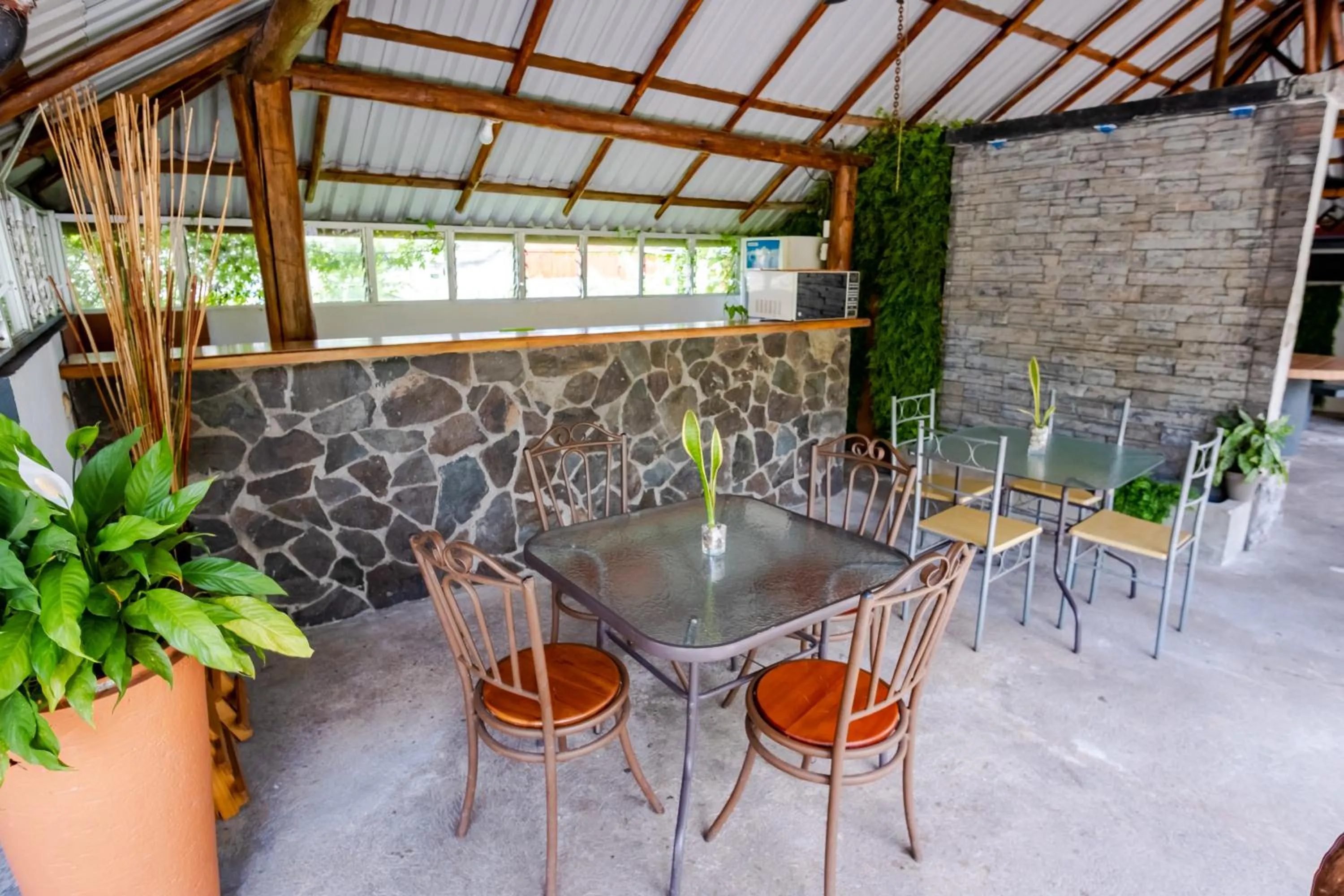 Dining area in Hotel Sierra Arenal