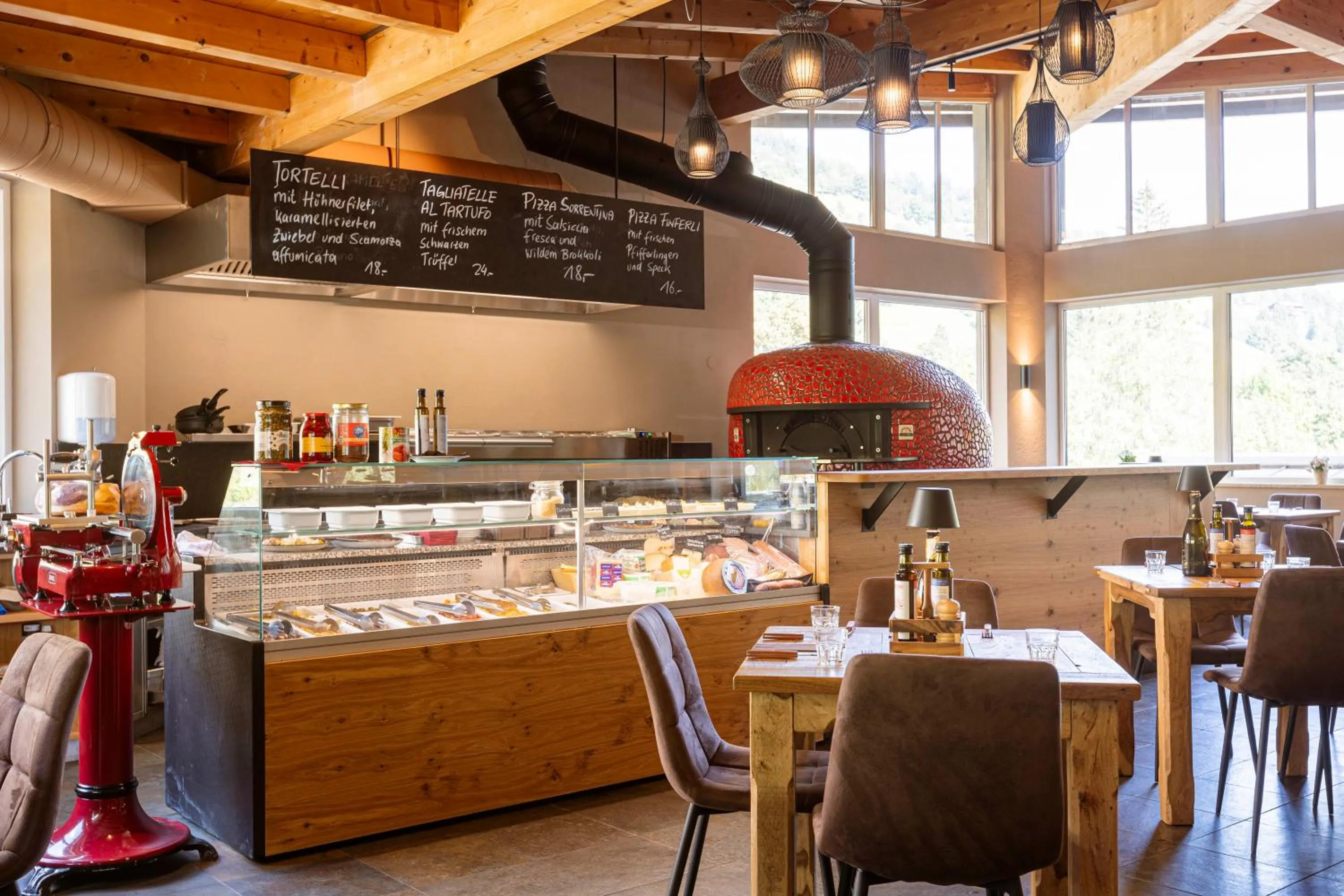 Restaurant/places to eat in Saalbach Suites by ALPS RESORTS