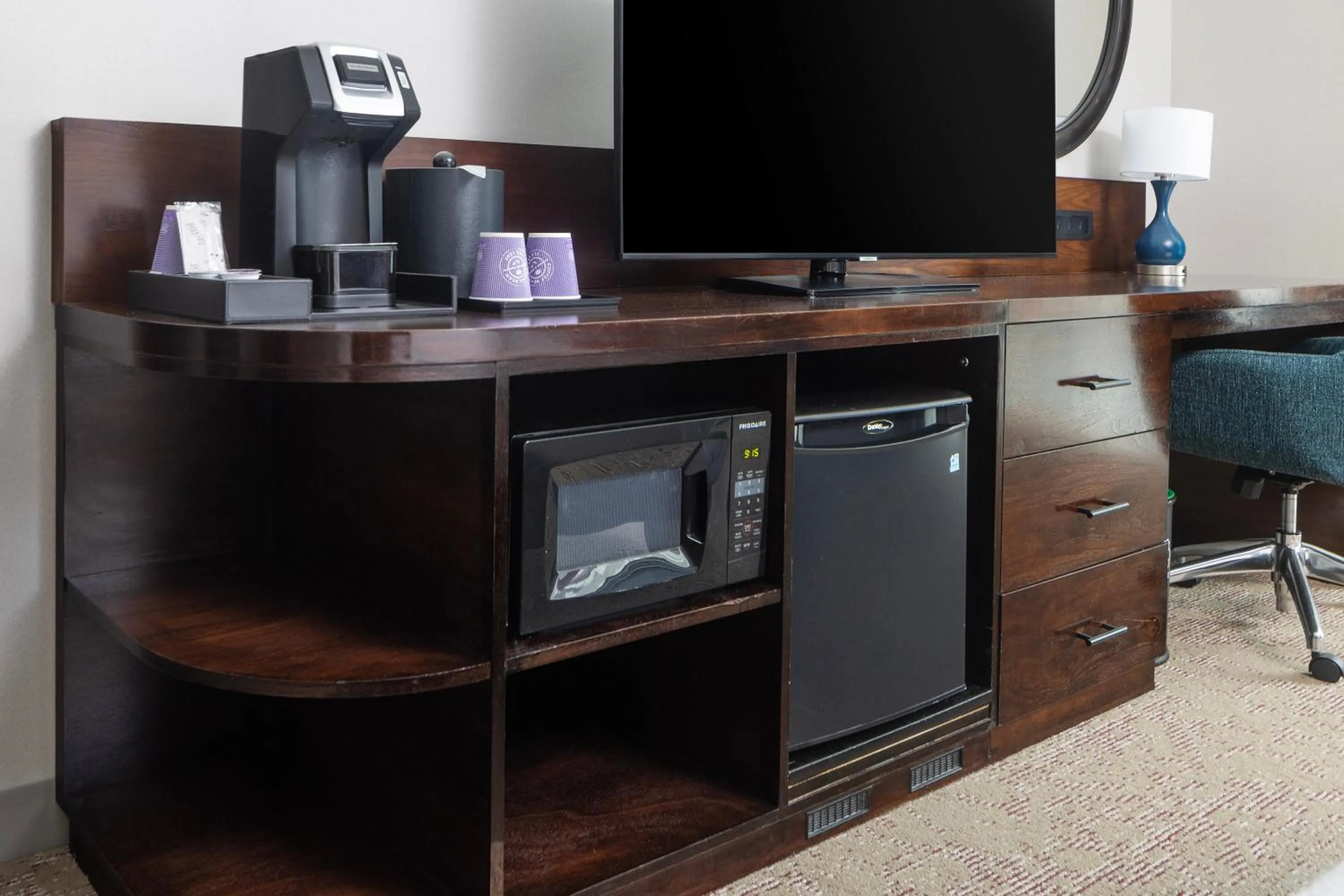 TV and multimedia in Hilton Garden Inn Washington DC/Georgetown Area