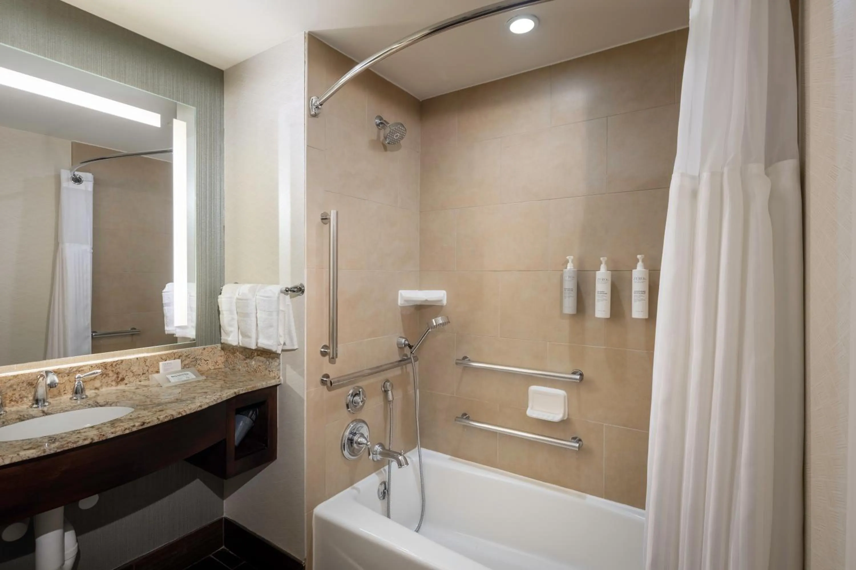 Shower in Hilton Garden Inn Washington DC/Georgetown Area