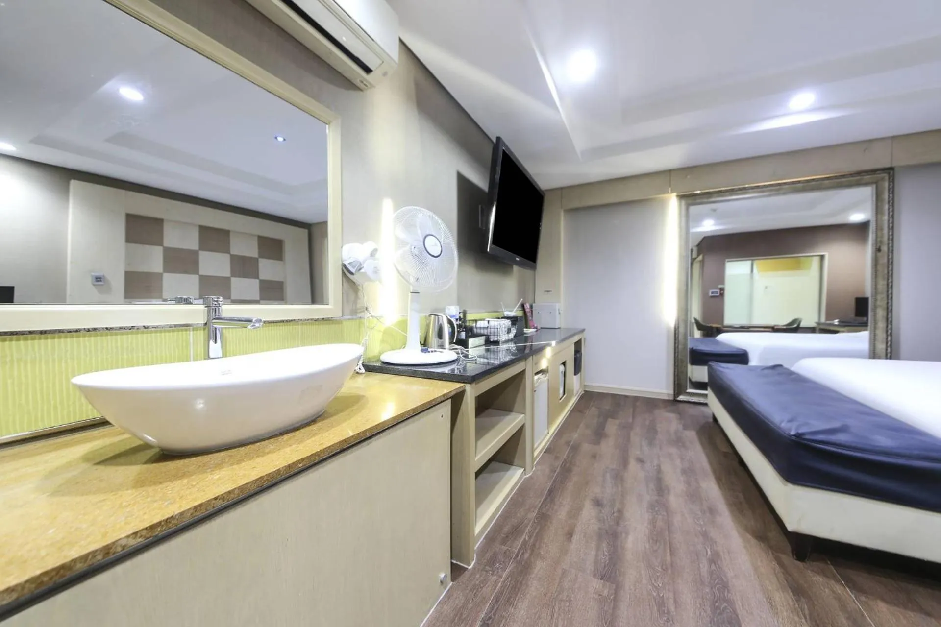 Photo of the whole room in Q5 Hotel Busan Songdo