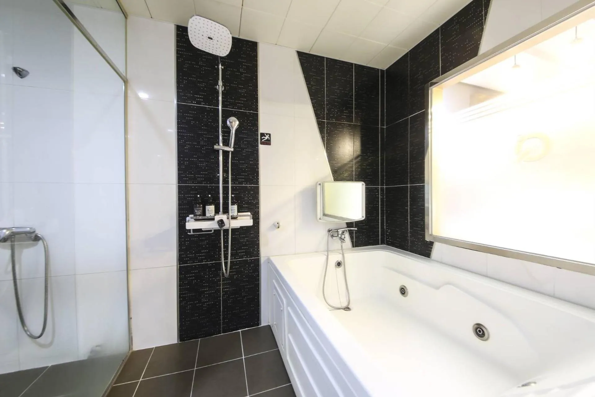 Shower in Q5 Hotel Busan Songdo