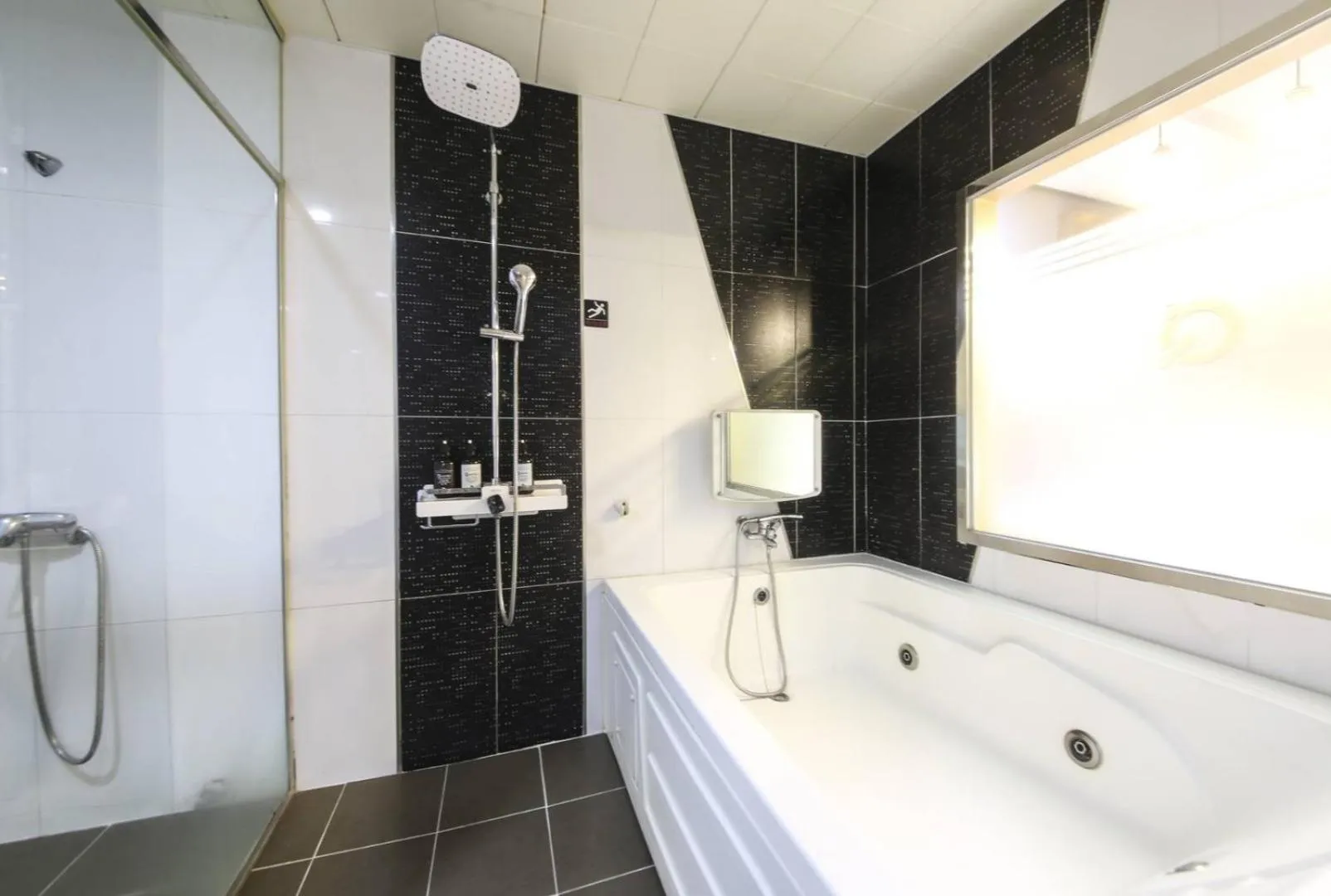 Shower in Q5 Hotel Busan Songdo