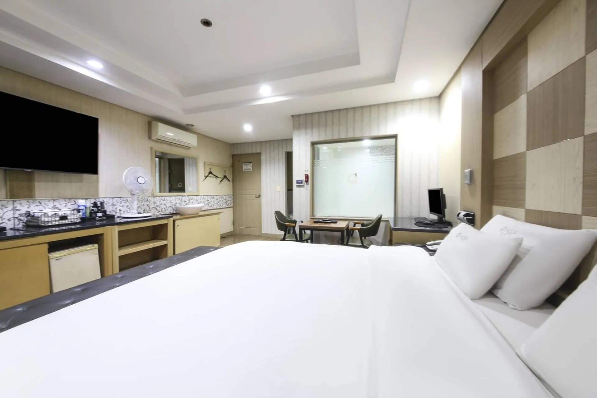 Bed in Q5 Hotel Busan Songdo