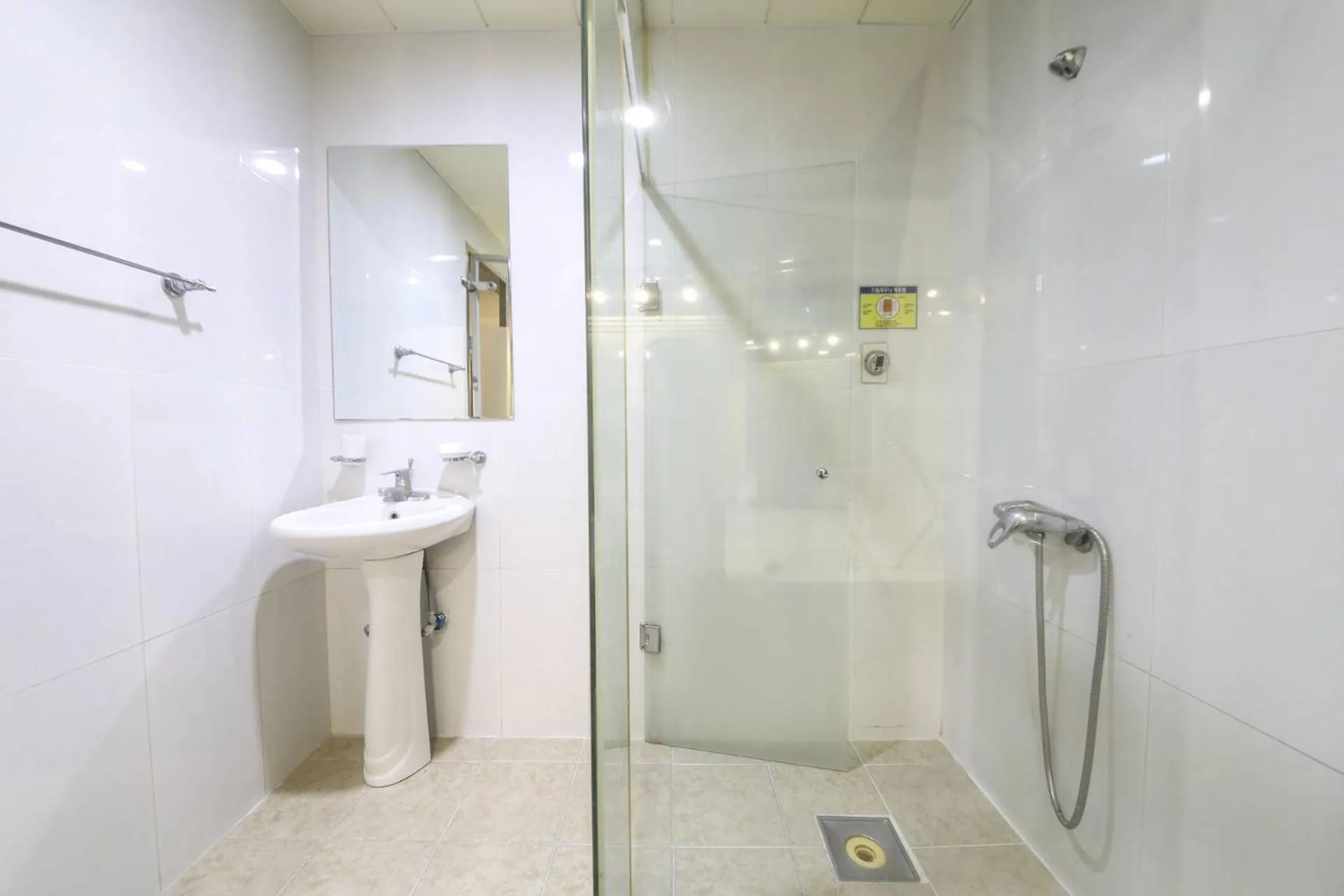 Shower in Q5 Hotel Busan Songdo