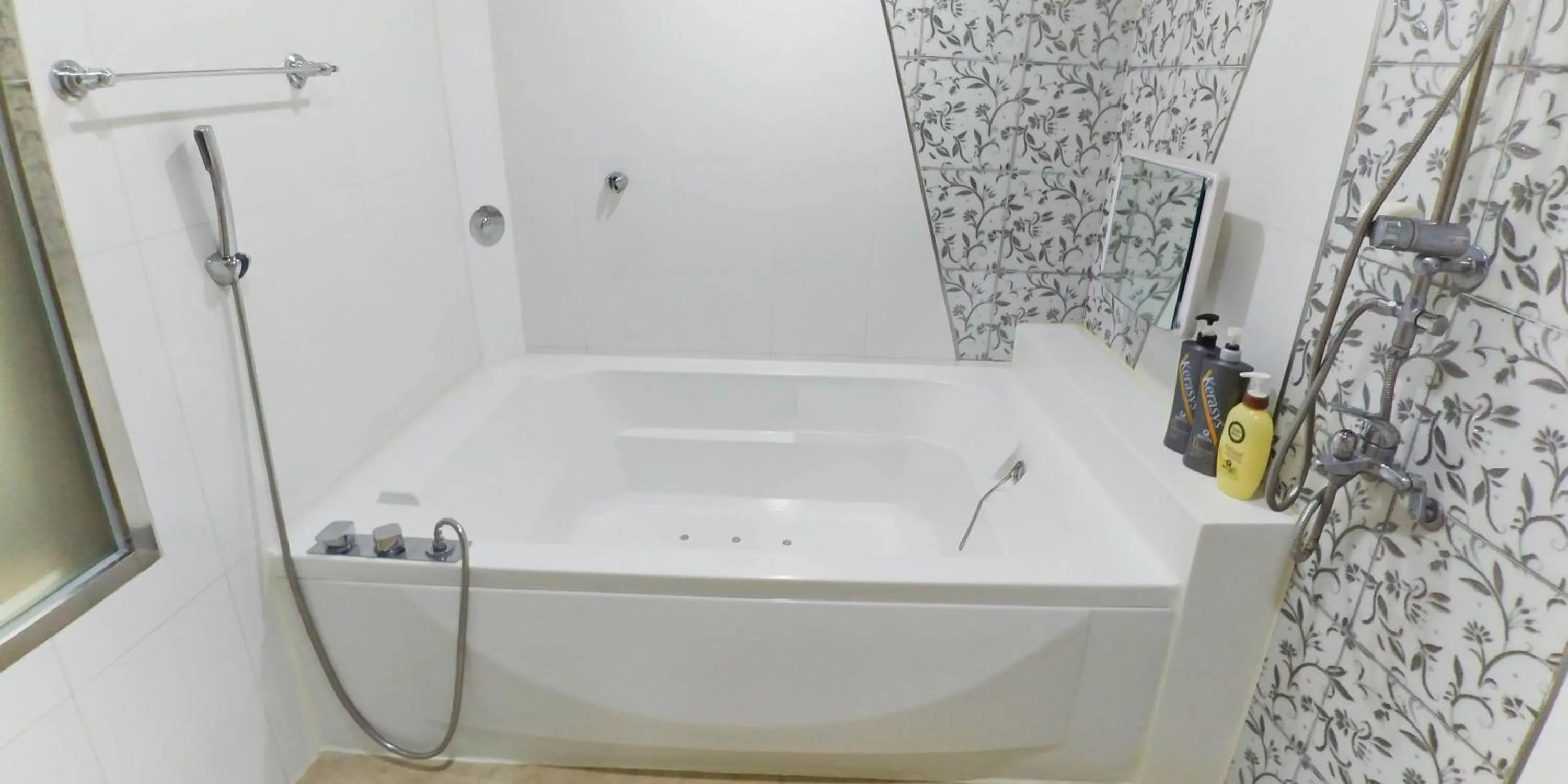 Shower in Q5 Hotel Busan Songdo