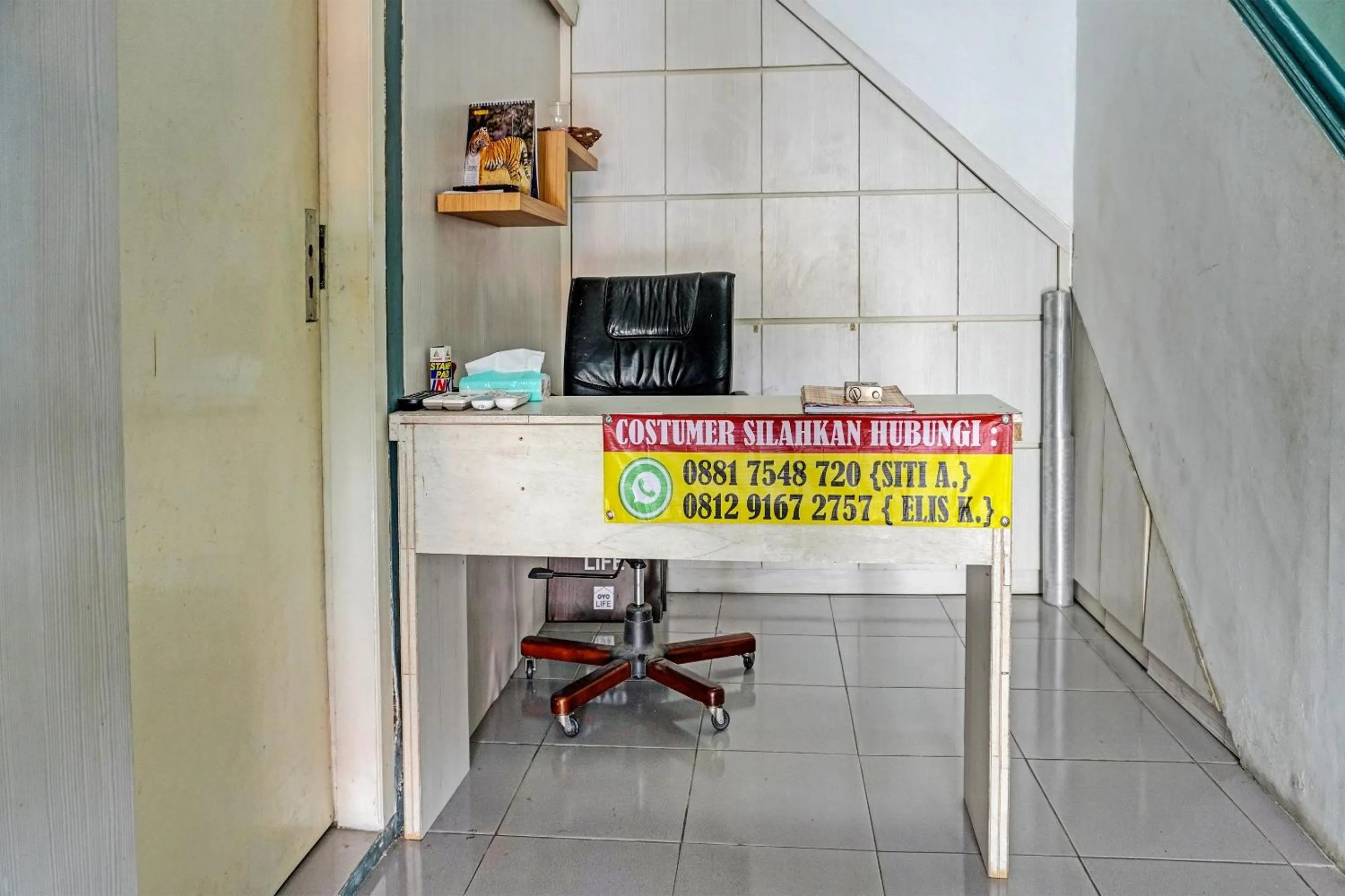 Lobby or reception in Hotel O Home Stay Elis Cateliya Syariah