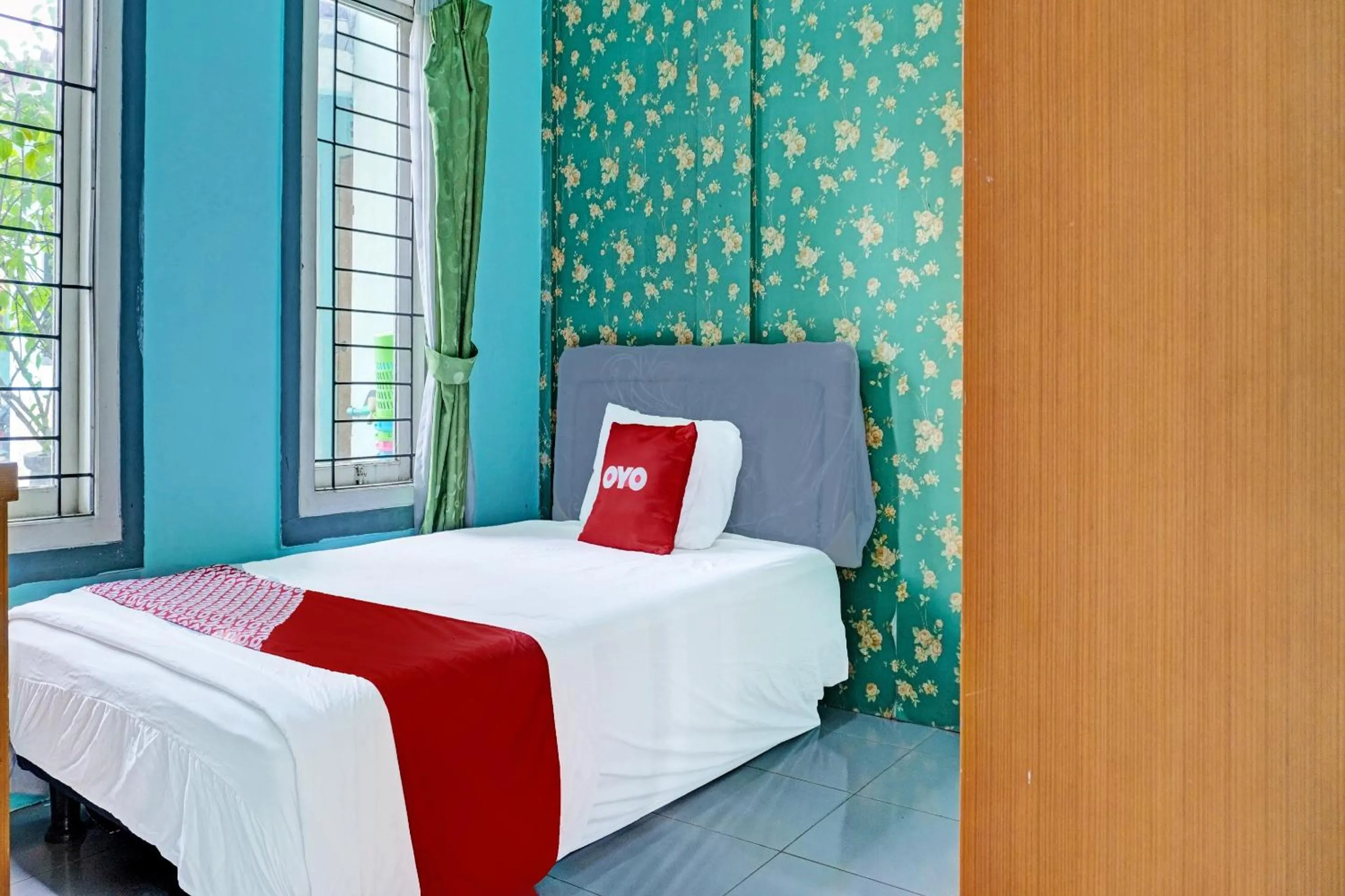 Bedroom, Bed in Hotel O Home Stay Elis Cateliya Syariah