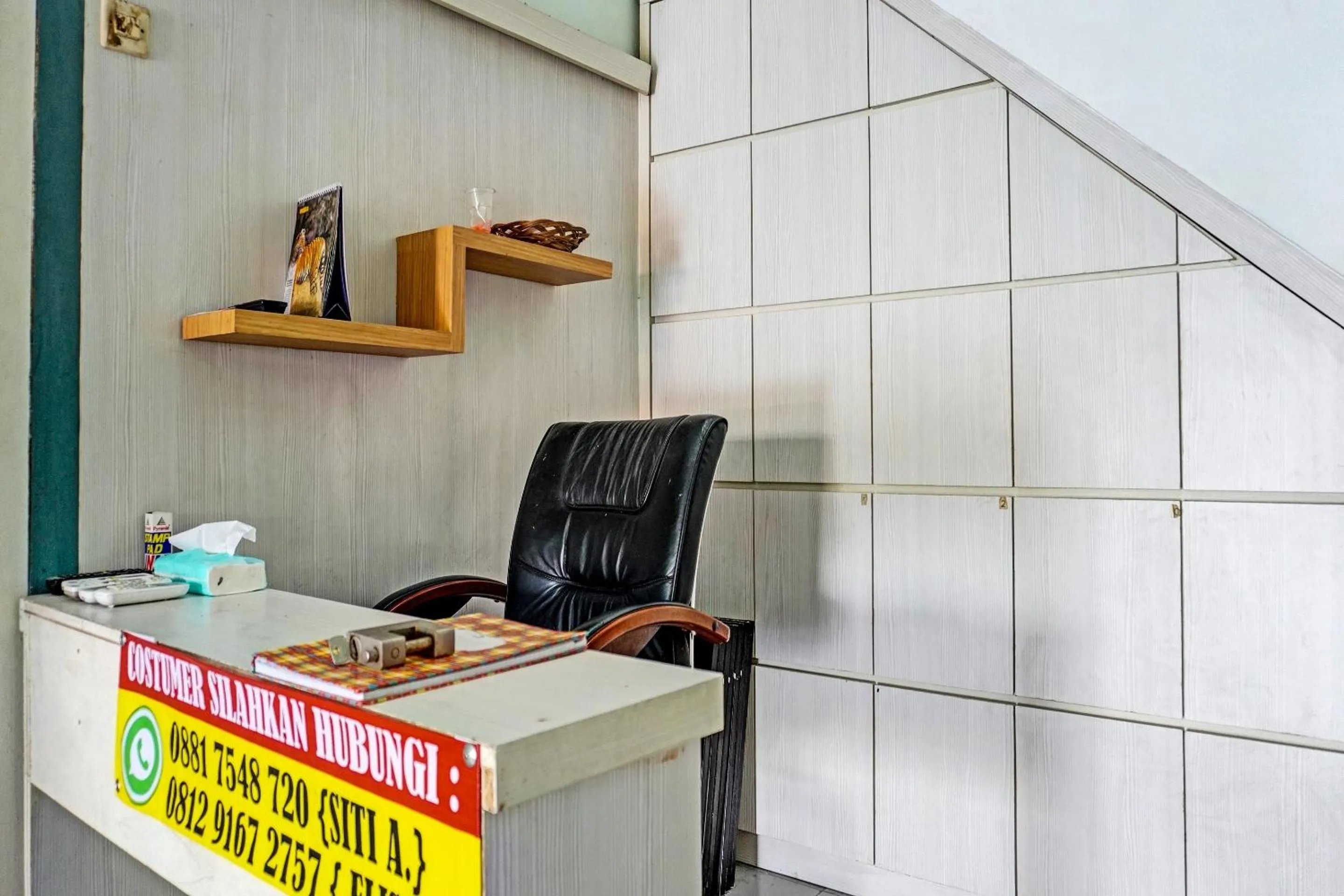 Lobby or reception in Hotel O Home Stay Elis Cateliya Syariah