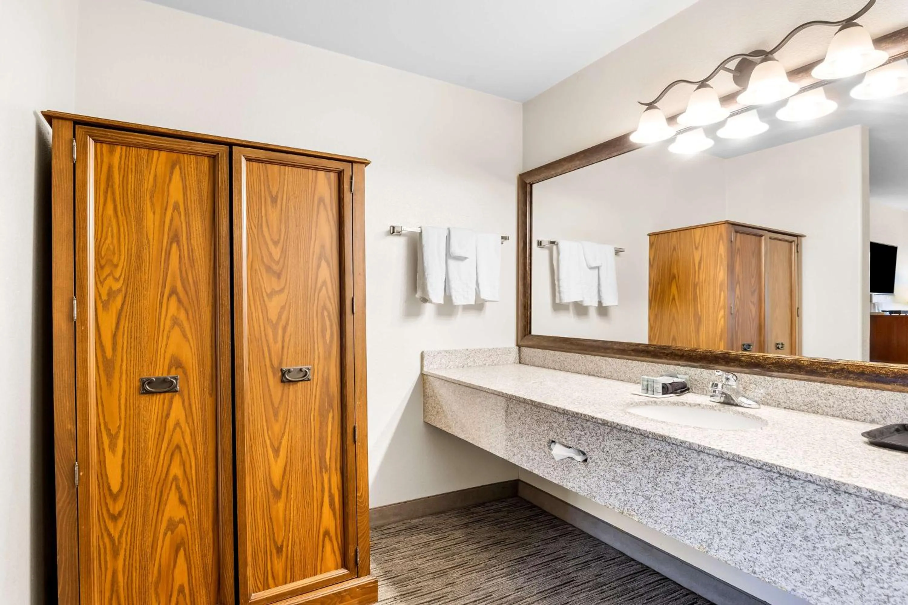 Bathroom in Best Western Grande River Inn & Suites