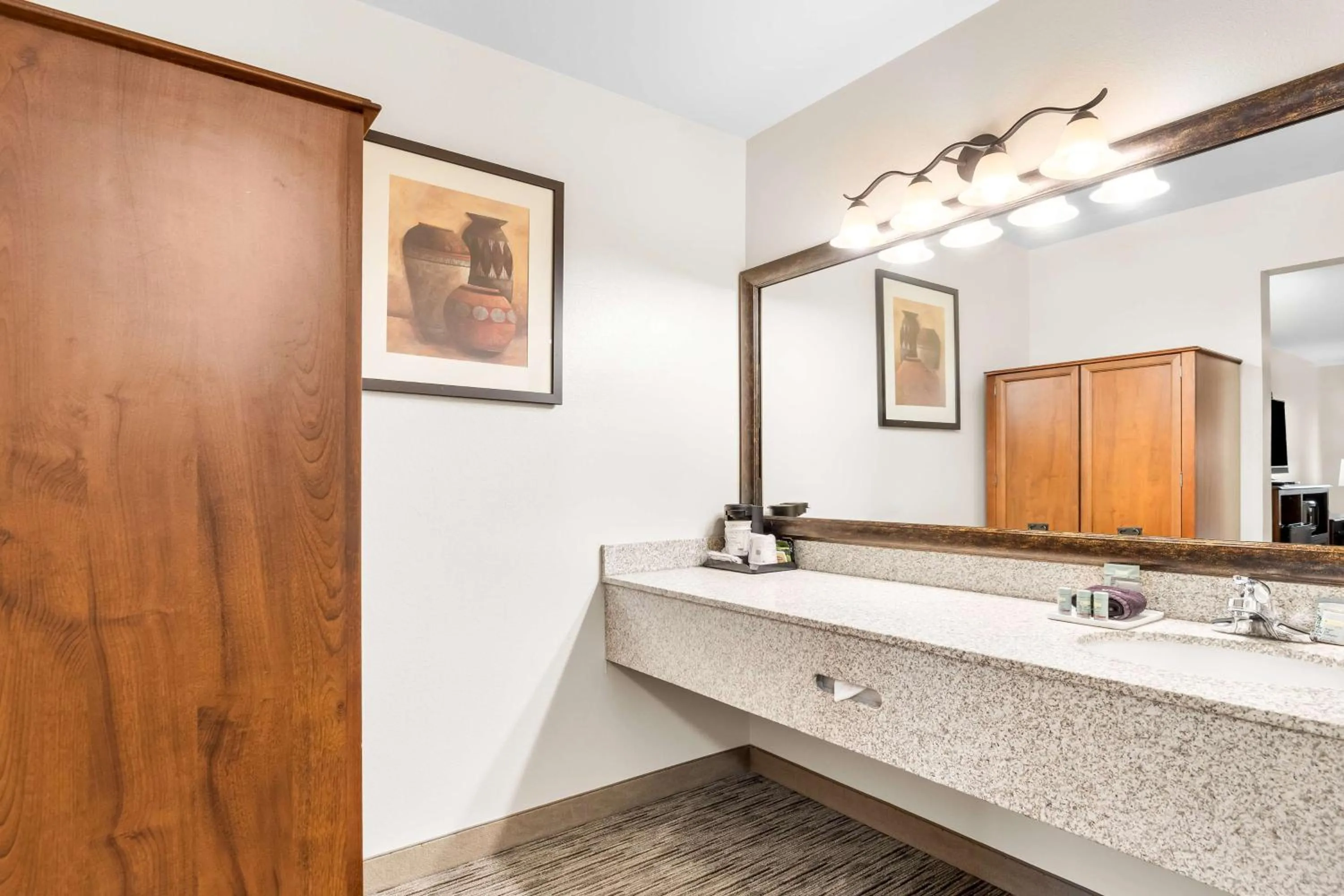 Bathroom in Best Western Grande River Inn & Suites