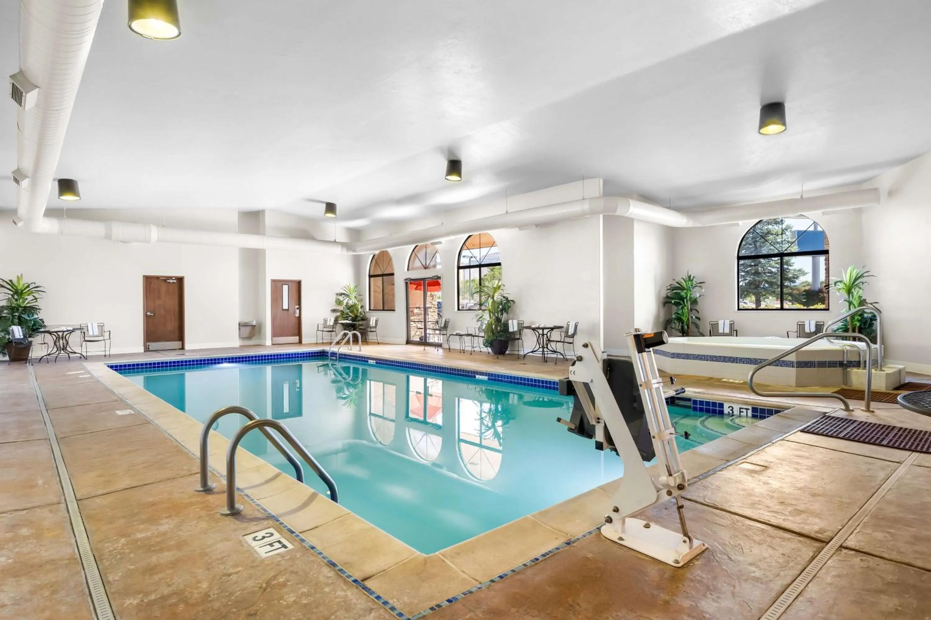 Pool view in Best Western Grande River Inn & Suites