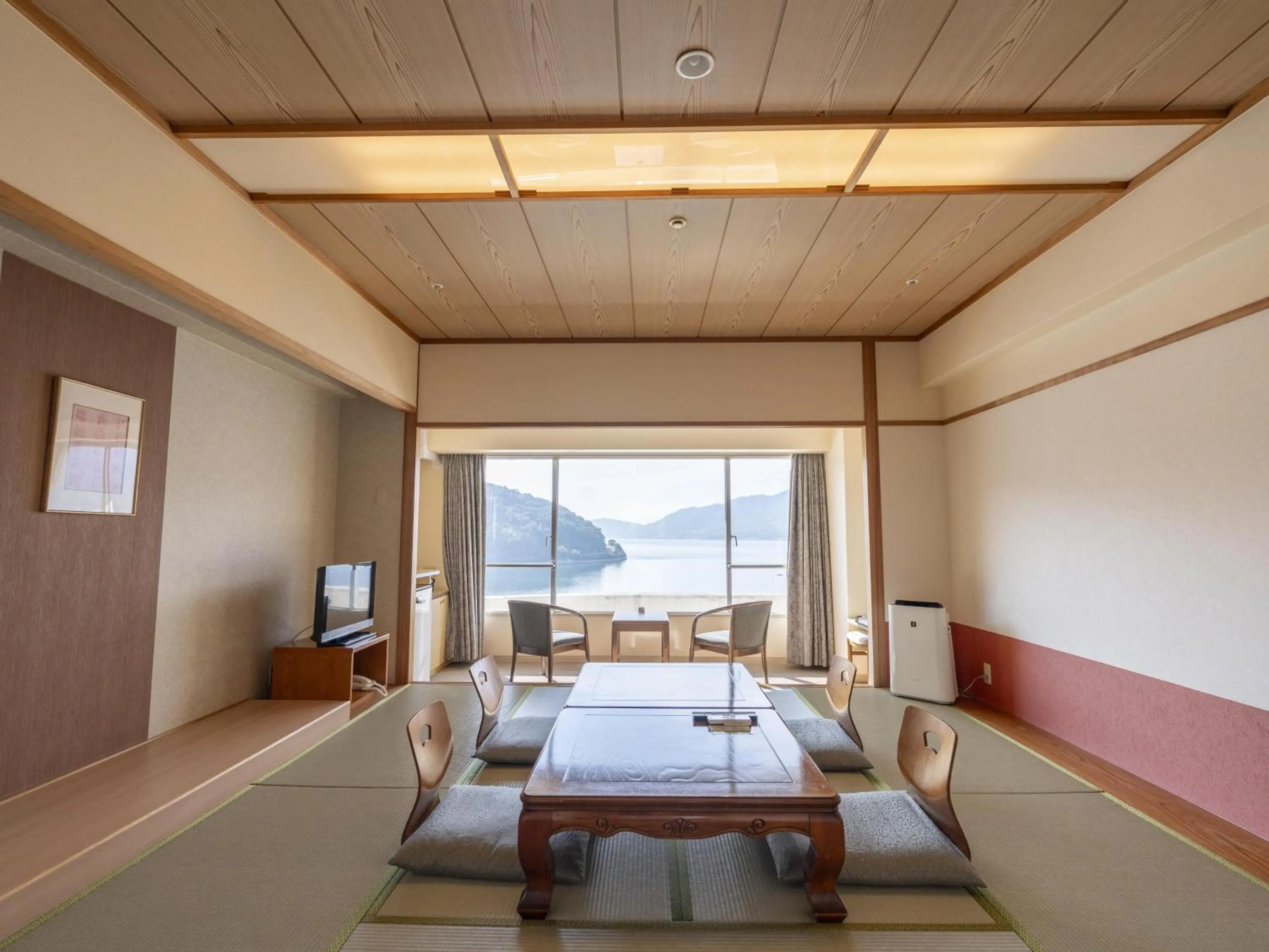 Photo of the whole room in Bay Resort Hotel Shodoshima