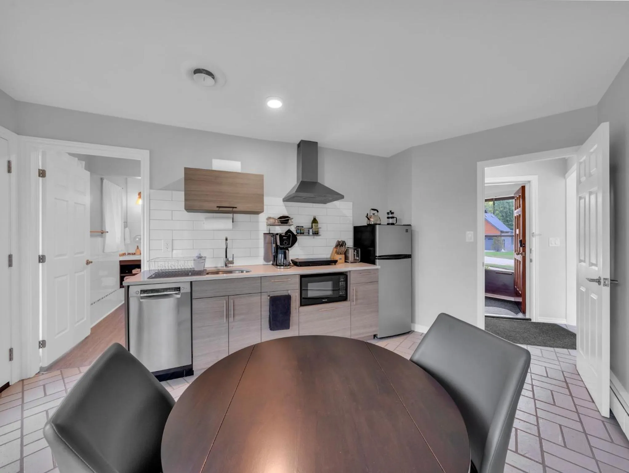 Kitchen or kitchenette in Coastal Suite #1 Cozy Suite #2 - Seacliff Beach Suites