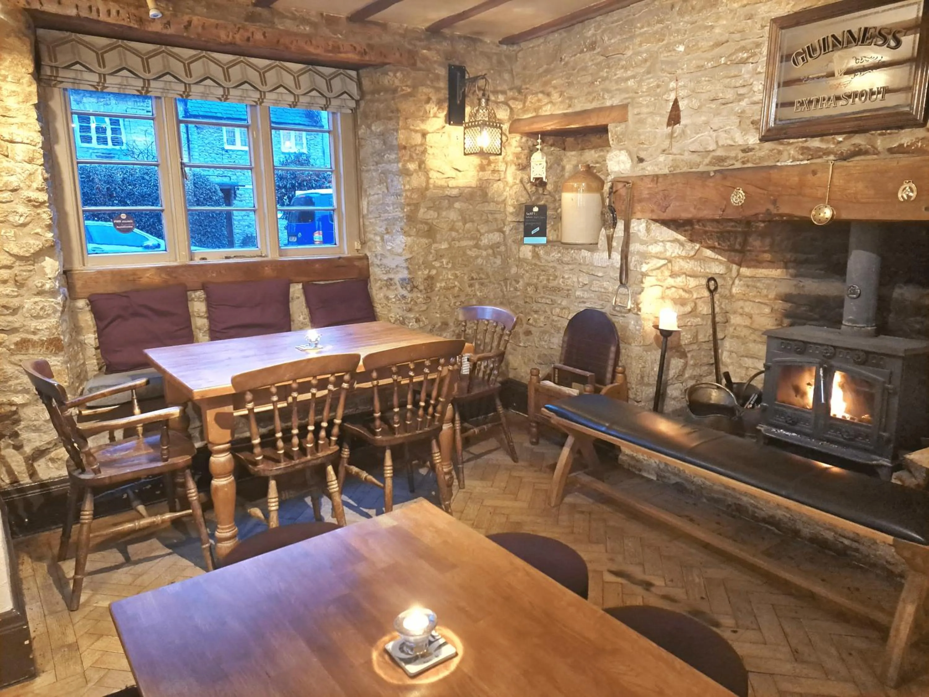 Lounge or bar in The White Hart Eynsham