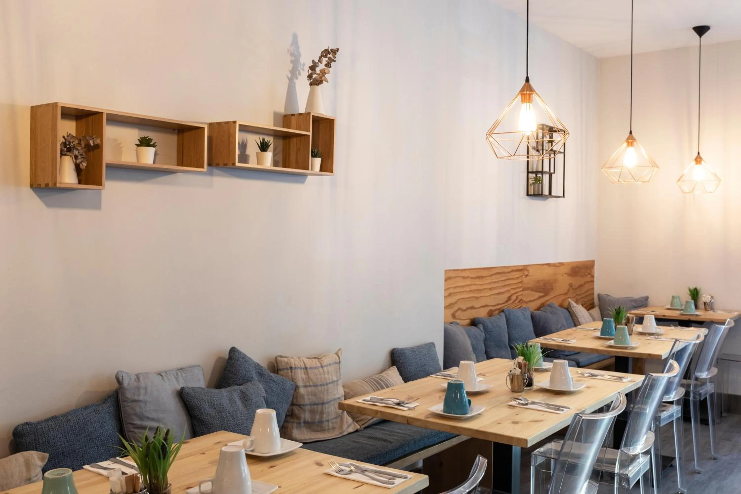 Restaurant/places to eat in Petit Palace Ruzafa