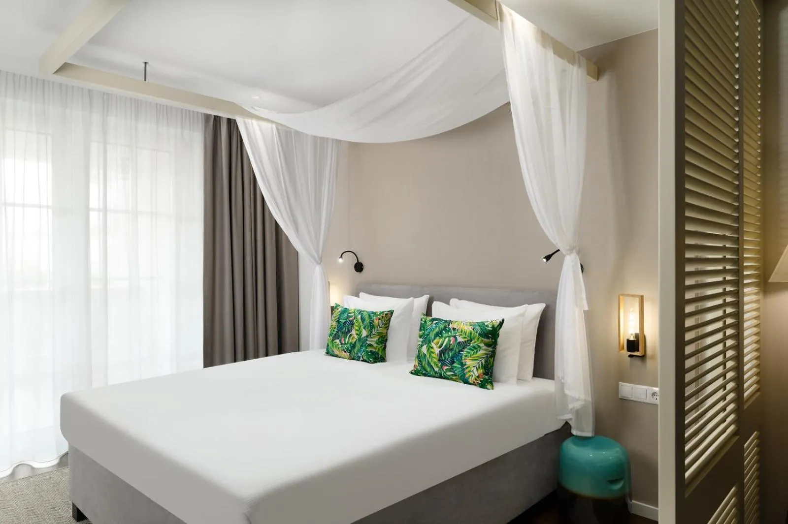 Property building, Bed in Mövenpick Balaland Resort Lake Balaton