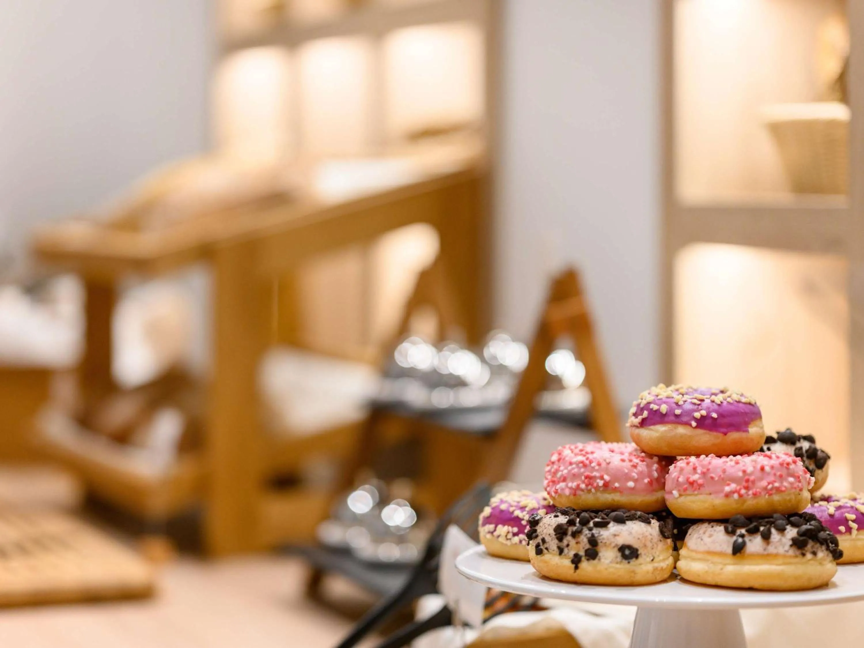 Restaurant/places to eat, Bed in Mövenpick Balaland Resort Lake Balaton