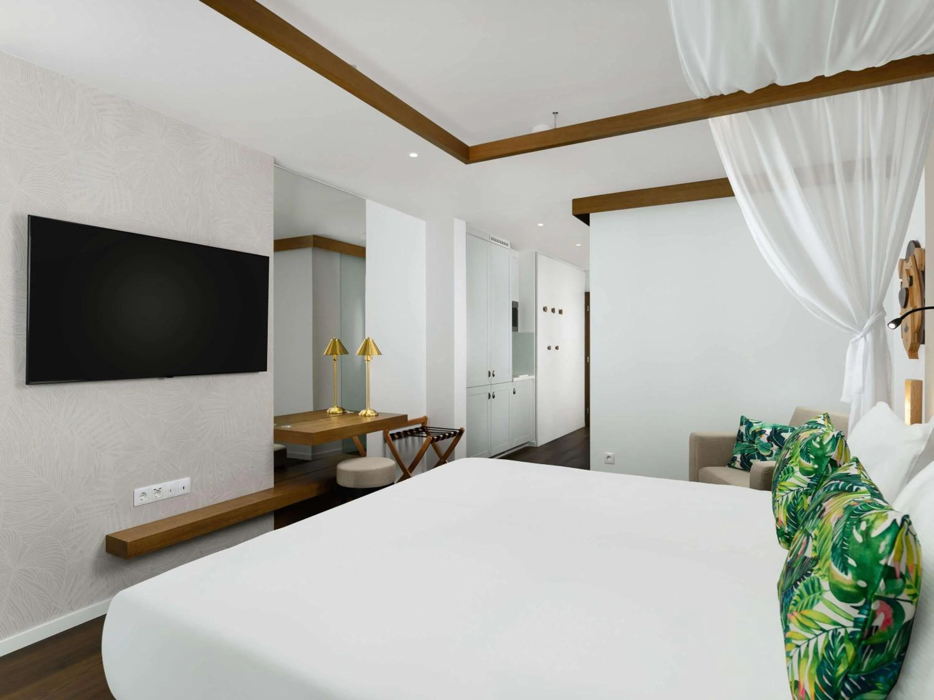 Bedroom, Bed in Mövenpick Balaland Resort Lake Balaton