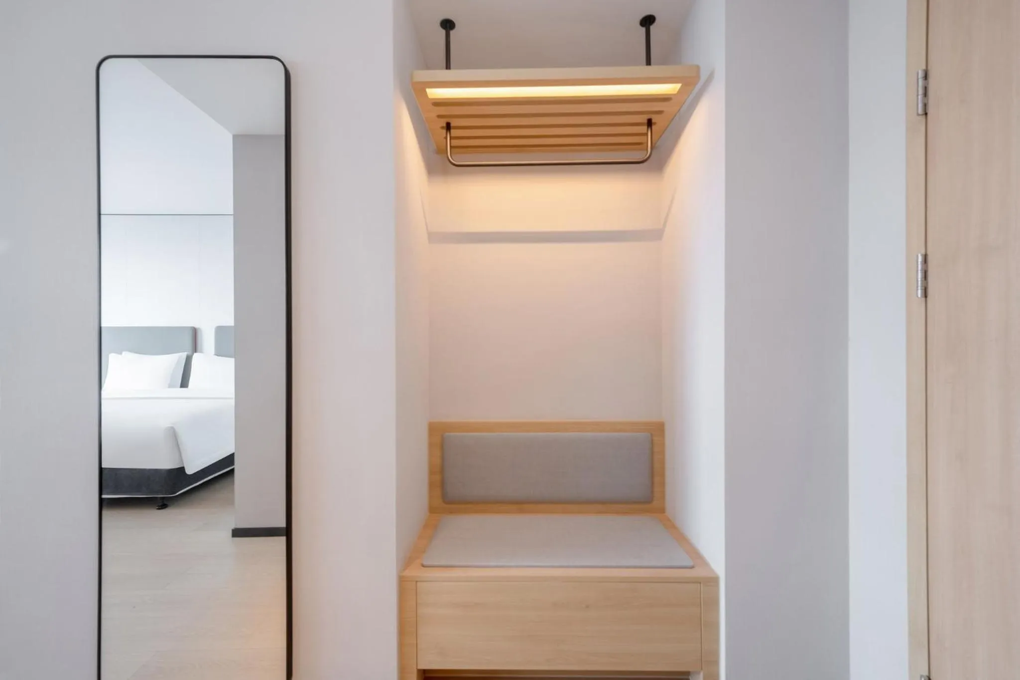 Photo of the whole room, Bed in Holiday Inn Express Zhengzhou Nongye Road by IHG