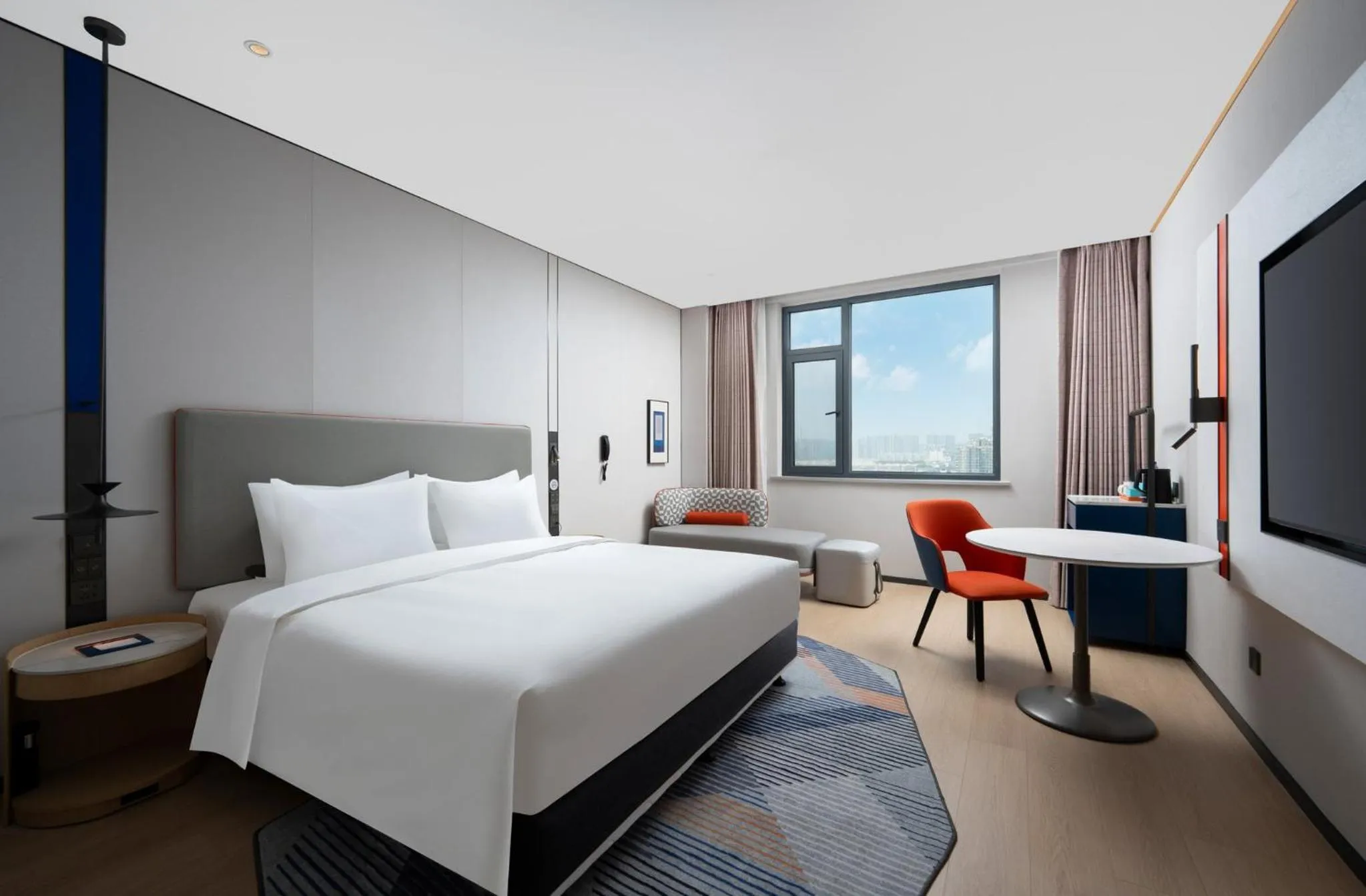 Photo of the whole room, Bed in Holiday Inn Express Zhengzhou Nongye Road by IHG