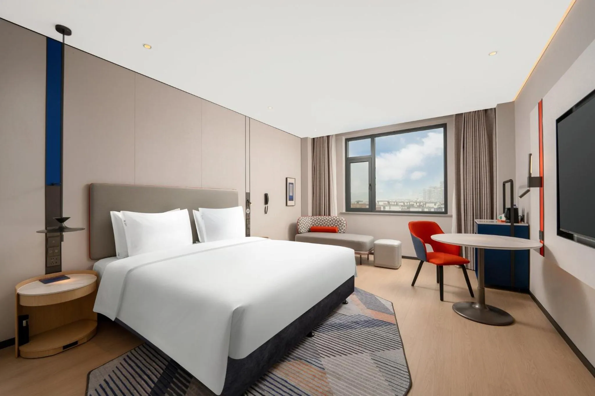 Photo of the whole room, Bed in Holiday Inn Express Zhengzhou Nongye Road by IHG