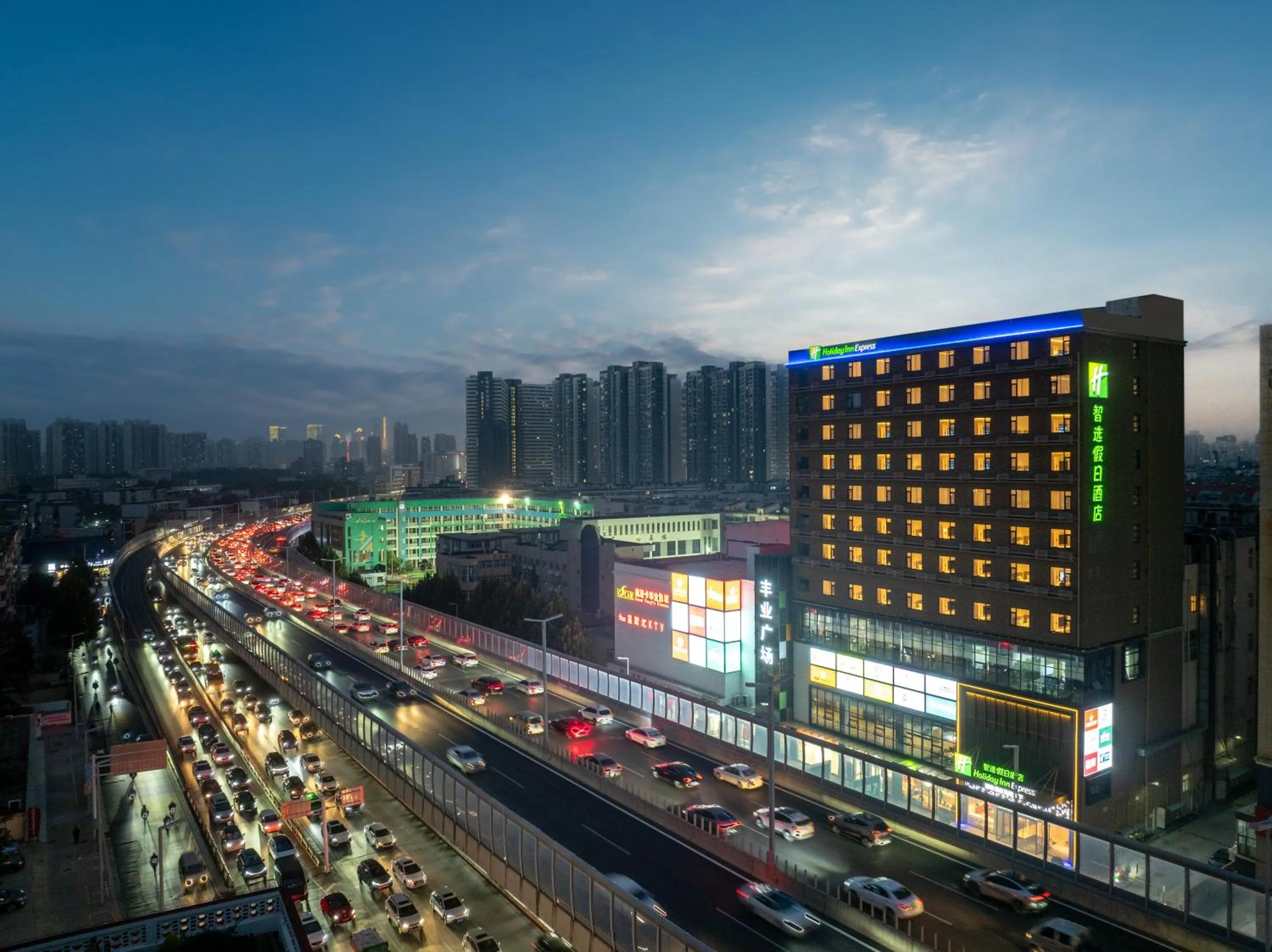 Property building in Holiday Inn Express Zhengzhou Nongye Road by IHG