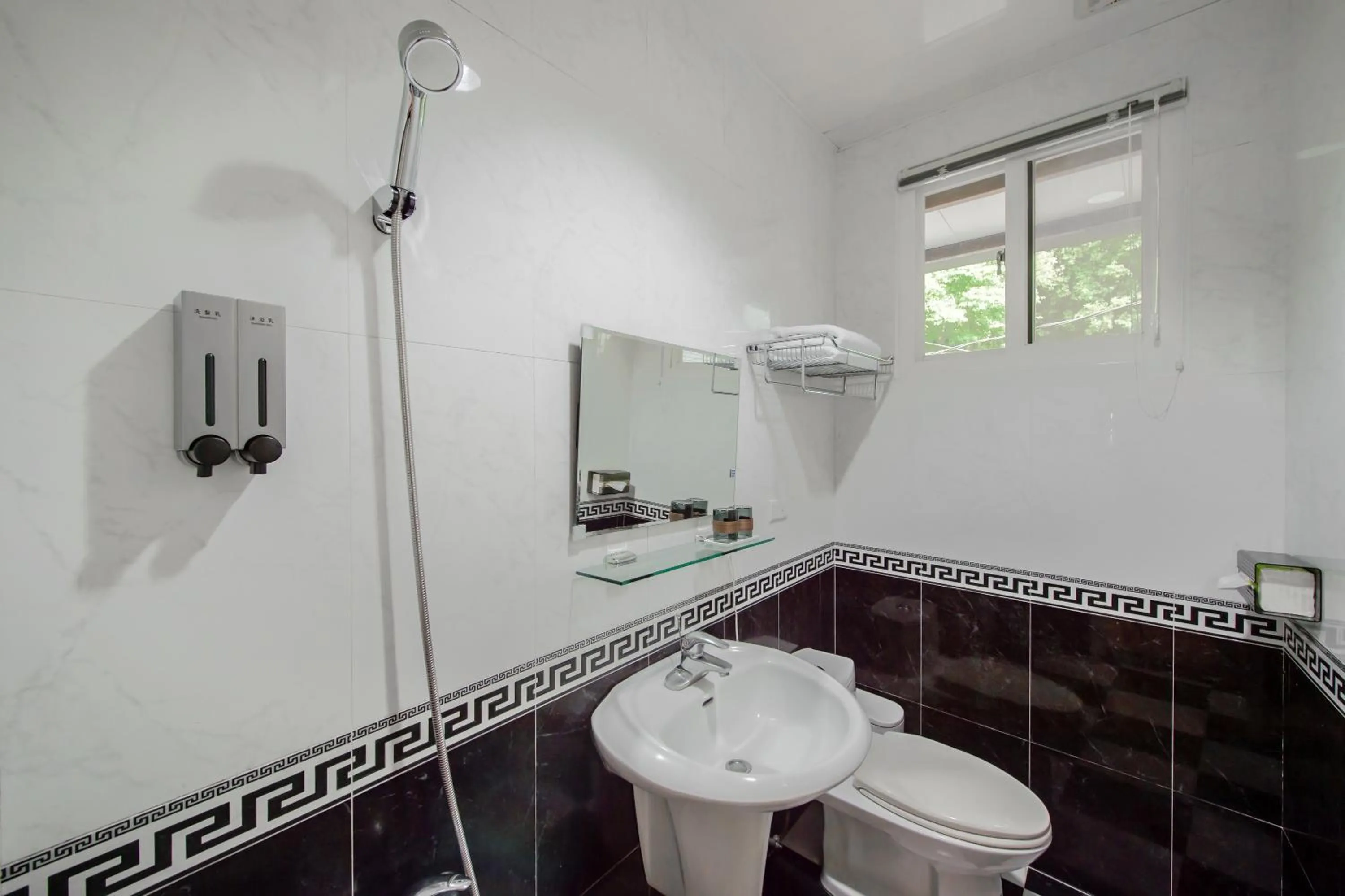 Bathroom in Jiufen The Dragon B&B