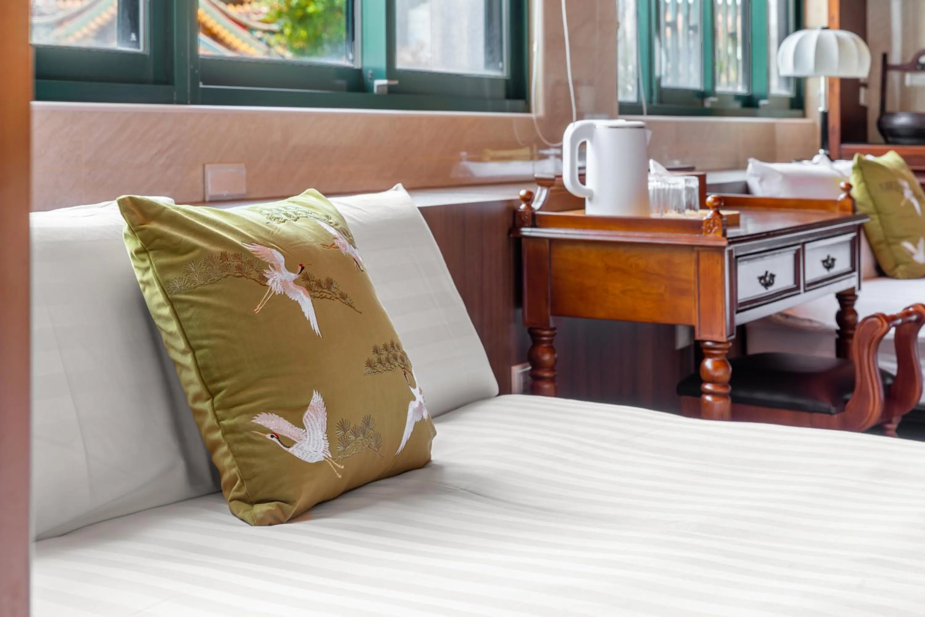 Bed in Jiufen The Dragon B&B