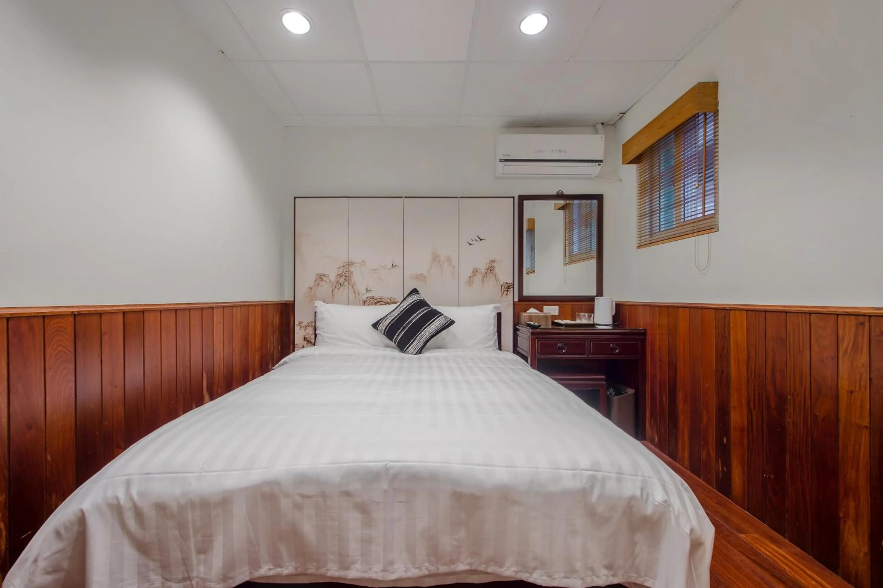 Bed in Jiufen The Dragon B&B