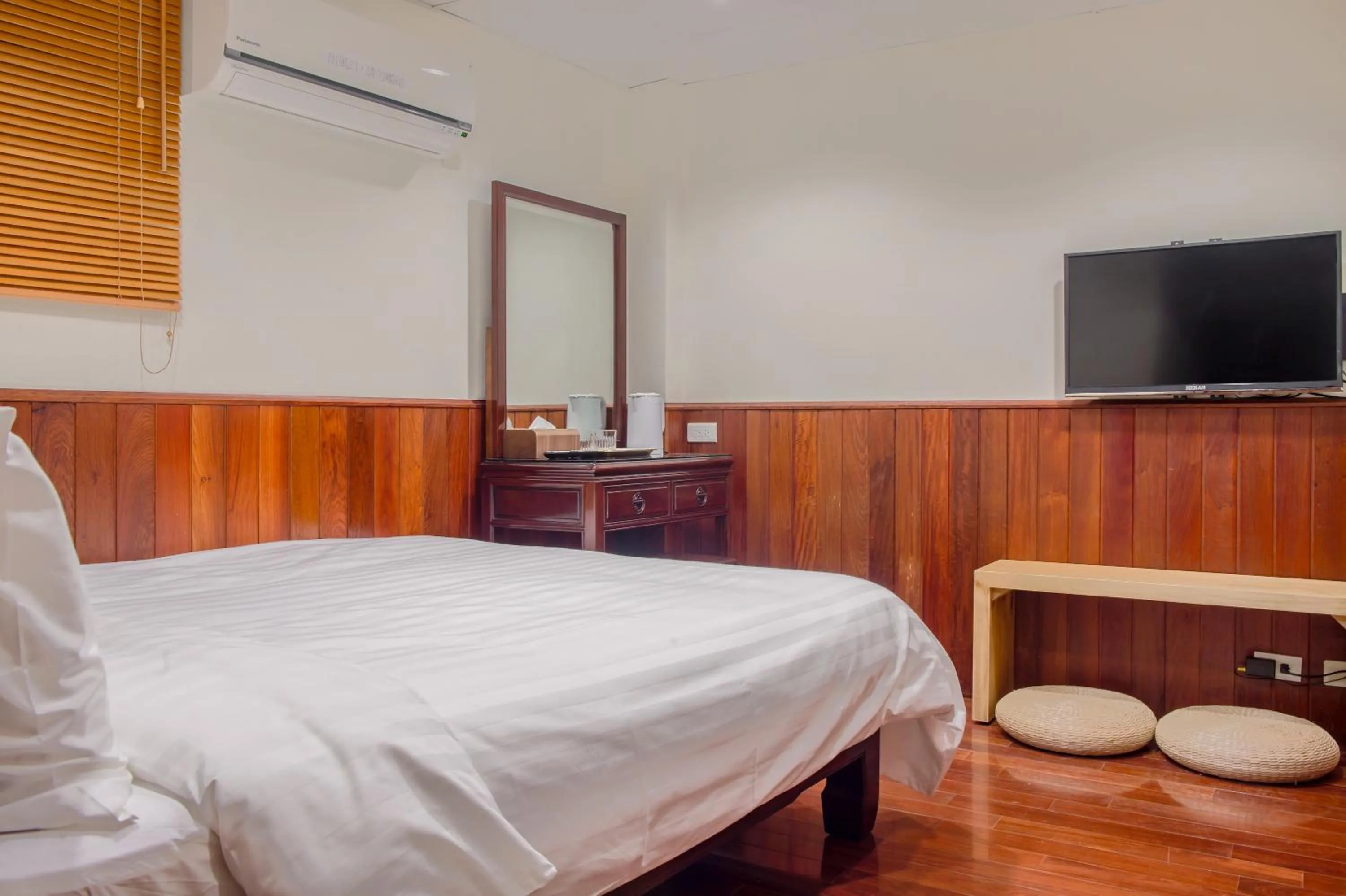 Bed in Jiufen The Dragon B&B