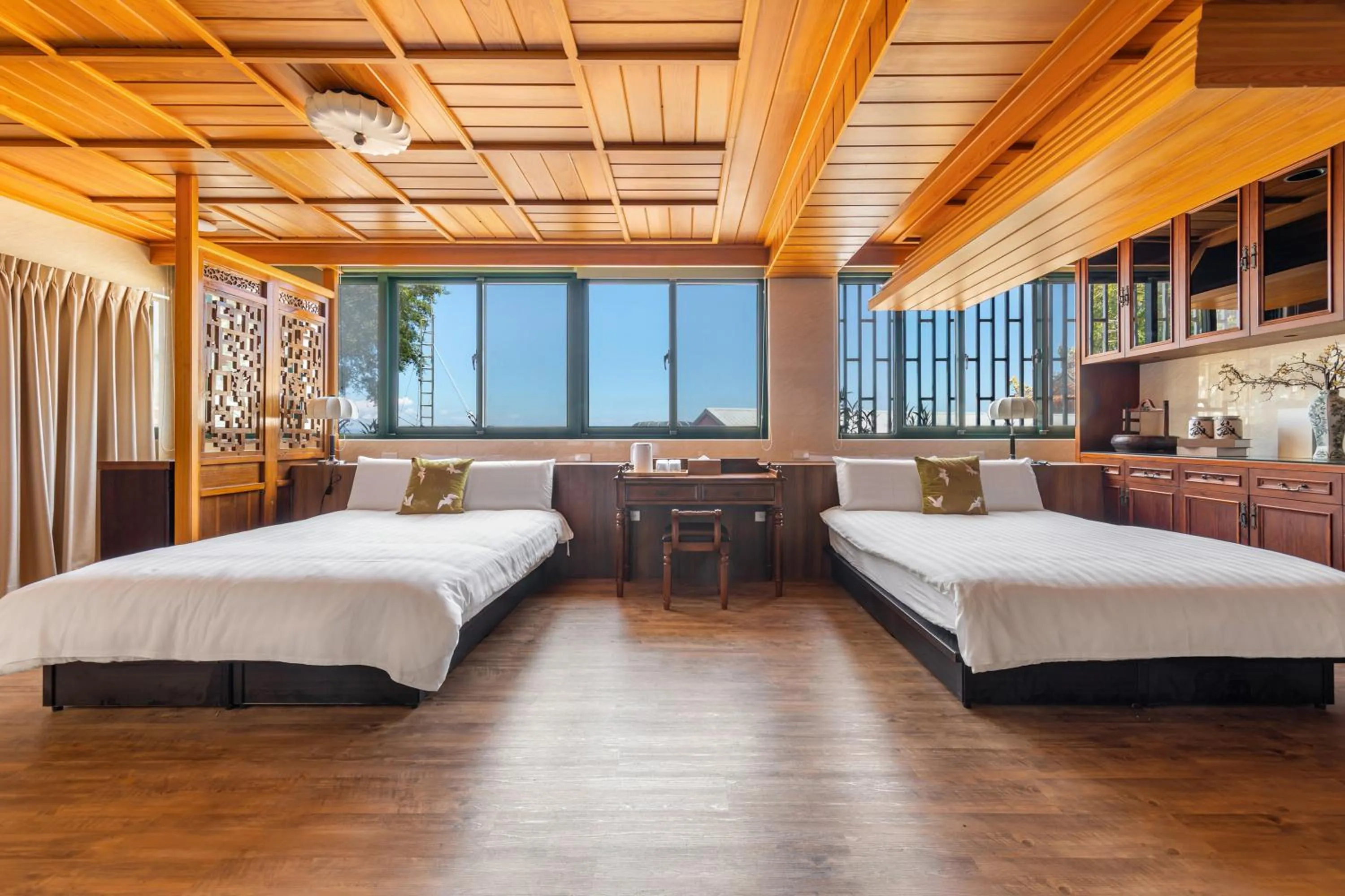 Bed in Jiufen The Dragon B&B