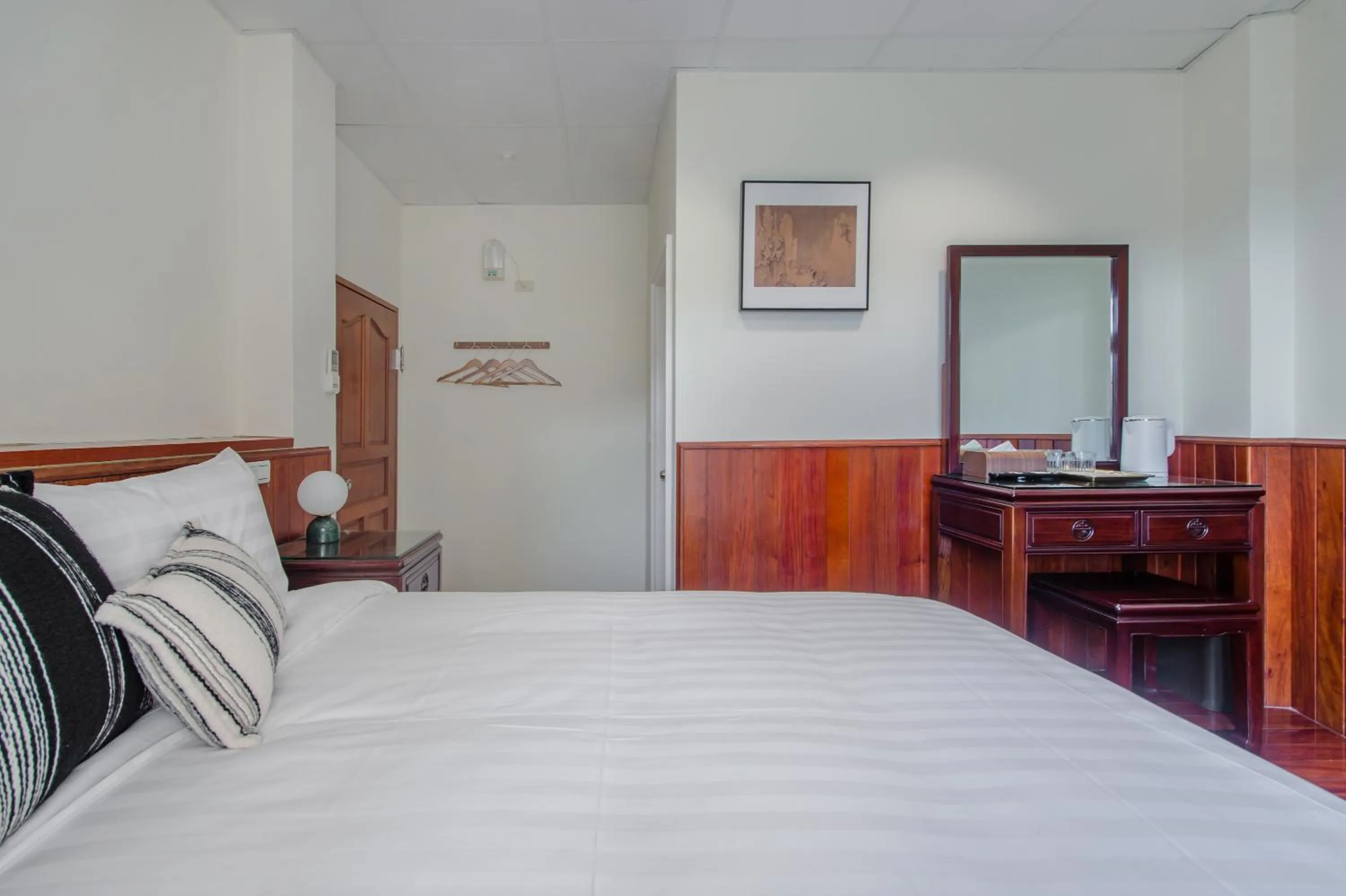 Bed in Jiufen The Dragon B&B