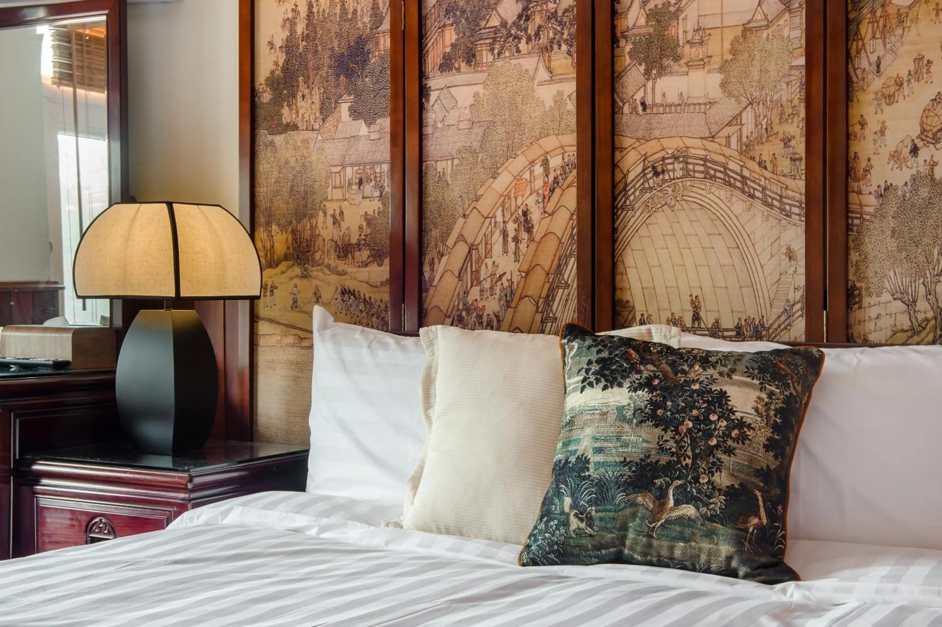 Bed in Jiufen The Dragon B&B