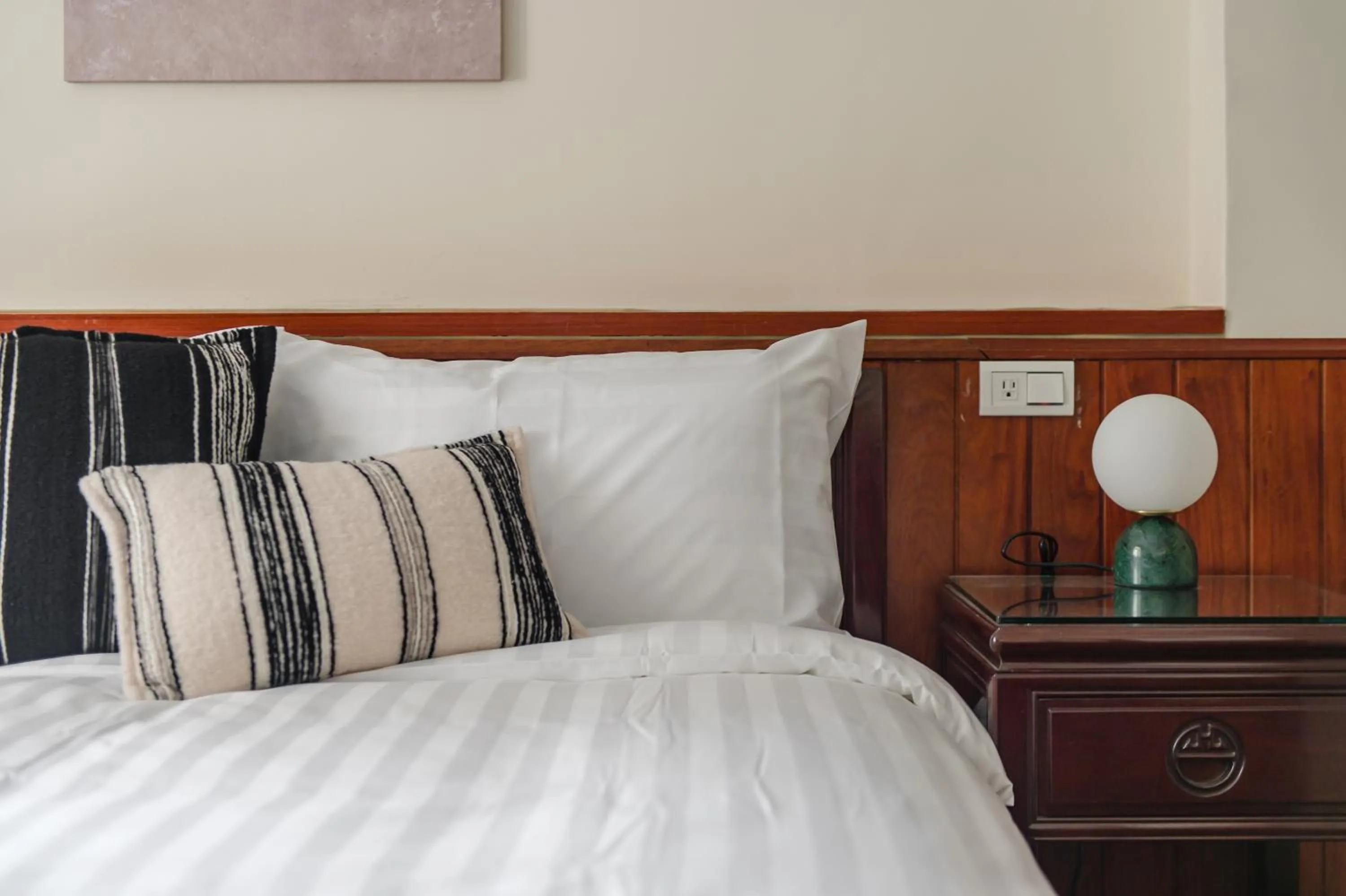 Bed in Jiufen The Dragon B&B