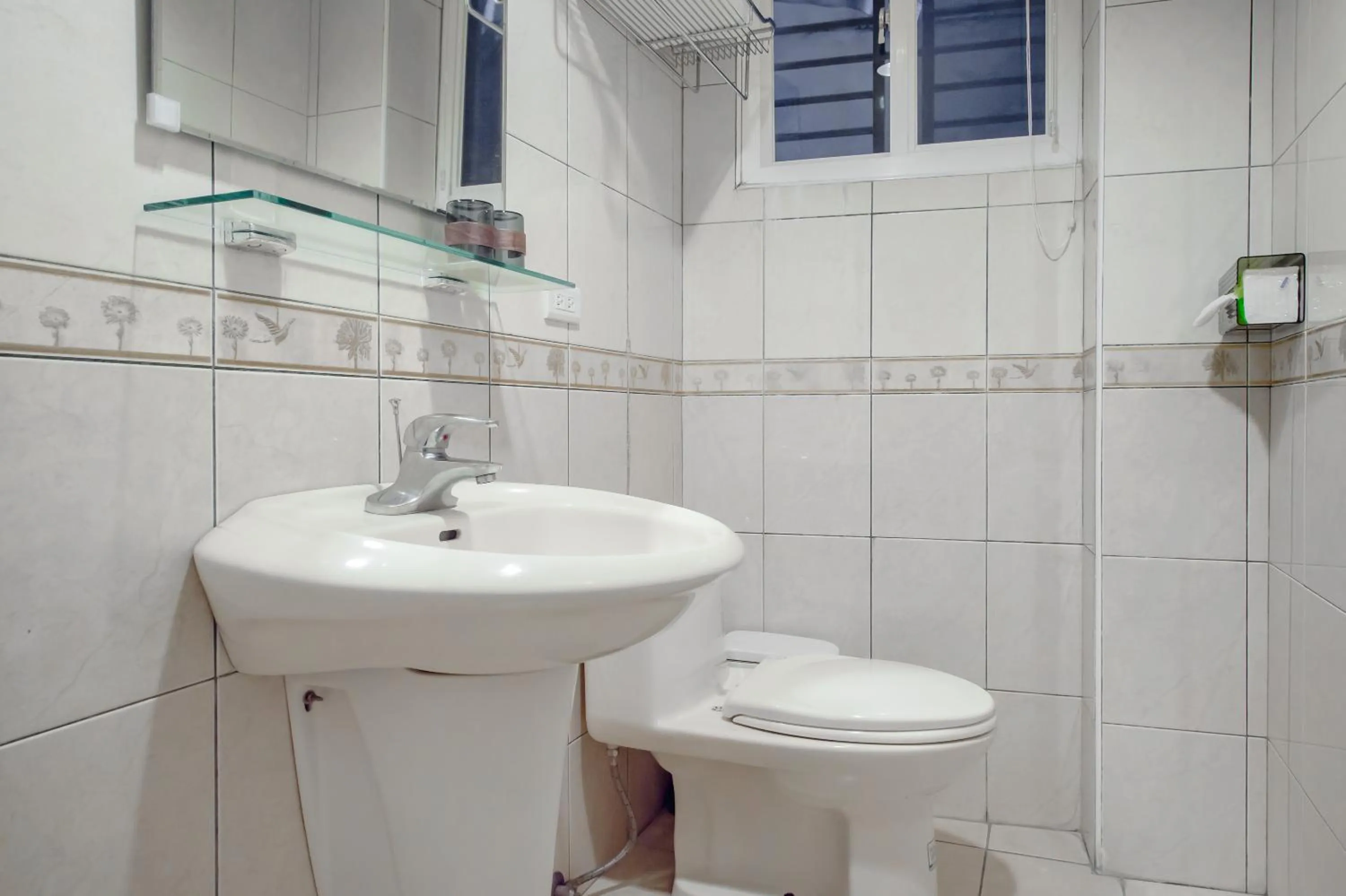 Bathroom in Jiufen The Dragon B&B