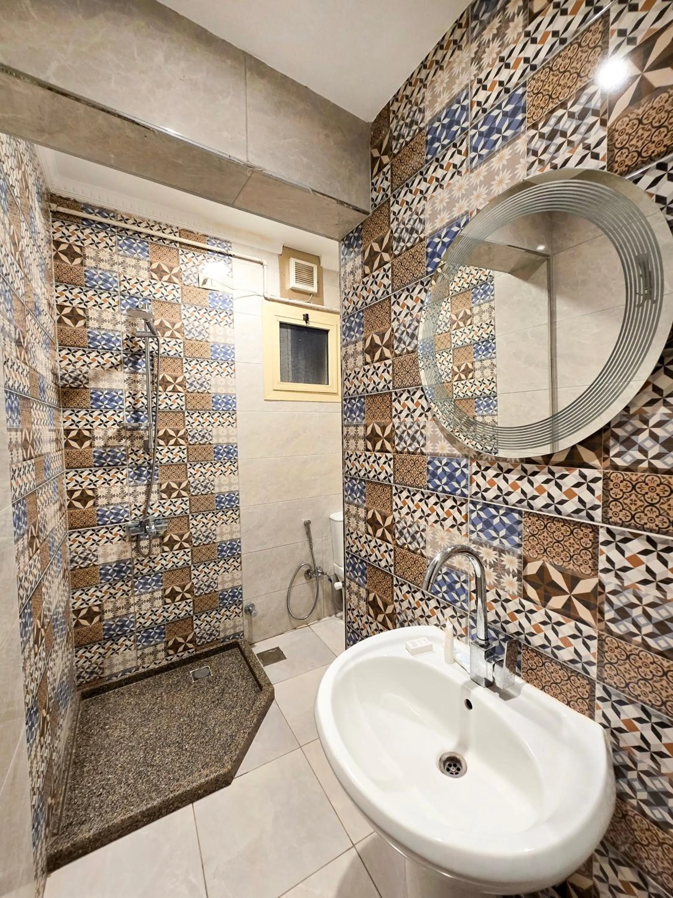 Shower in Afnan Cairo Airport