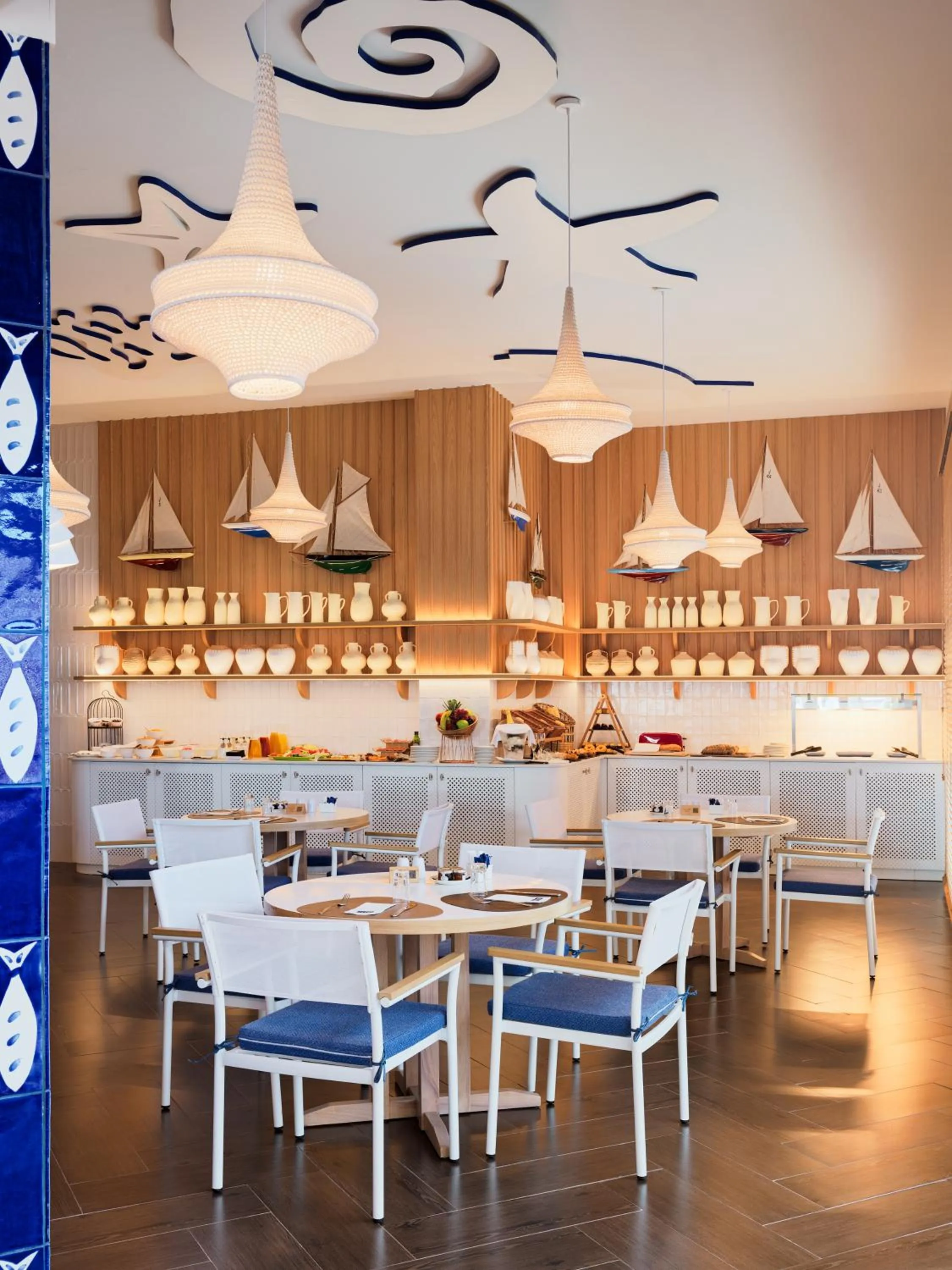 Restaurant/places to eat in H10 Estepona Palace