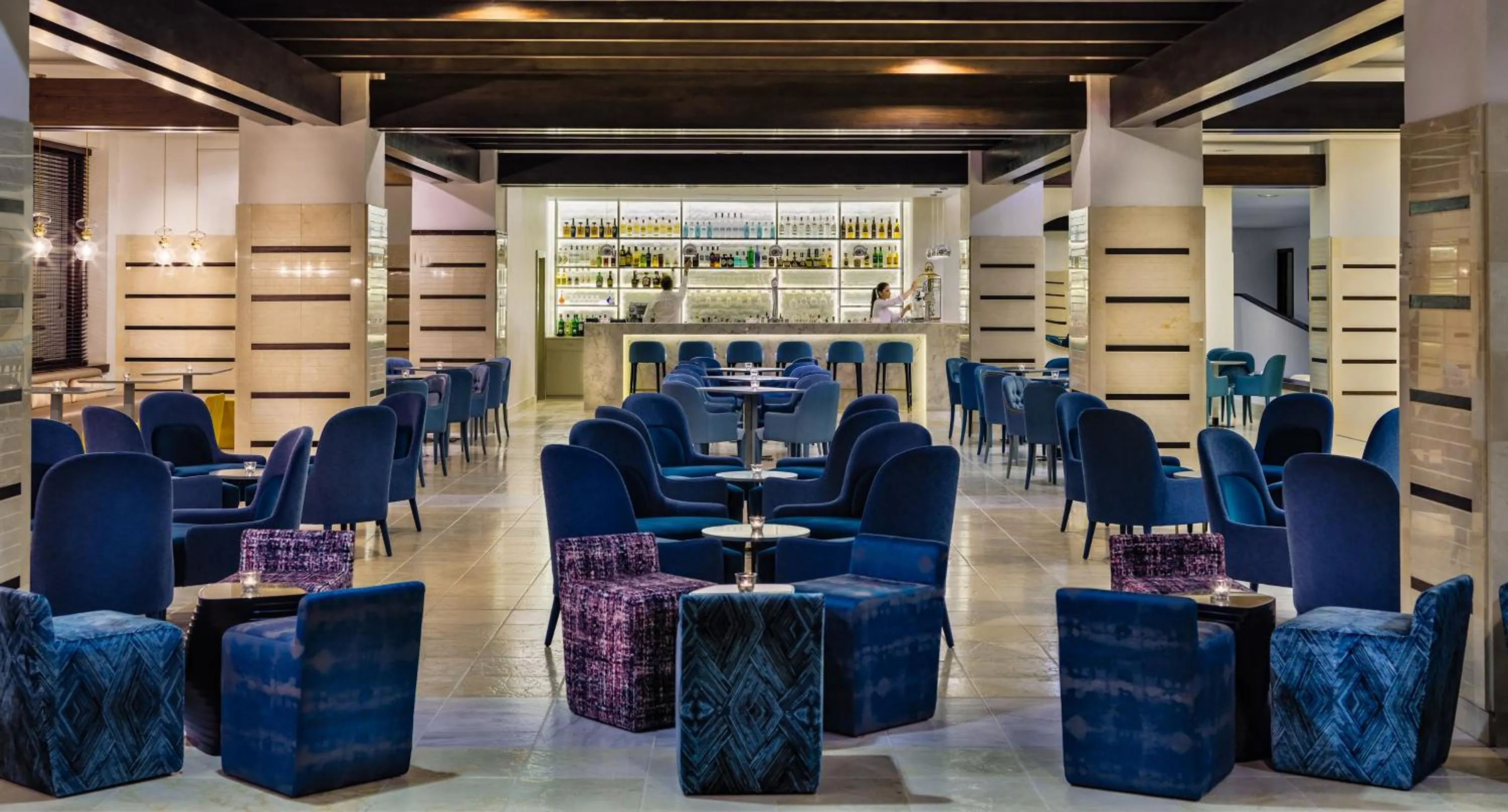 Lounge or bar in H10 Estepona Palace