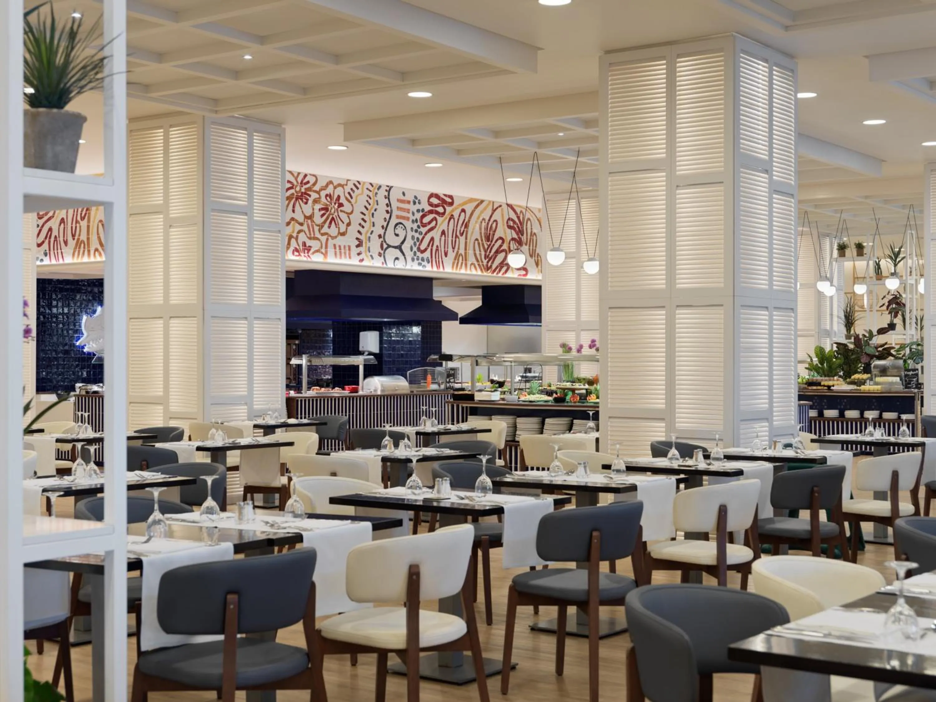 Restaurant/places to eat in H10 Estepona Palace