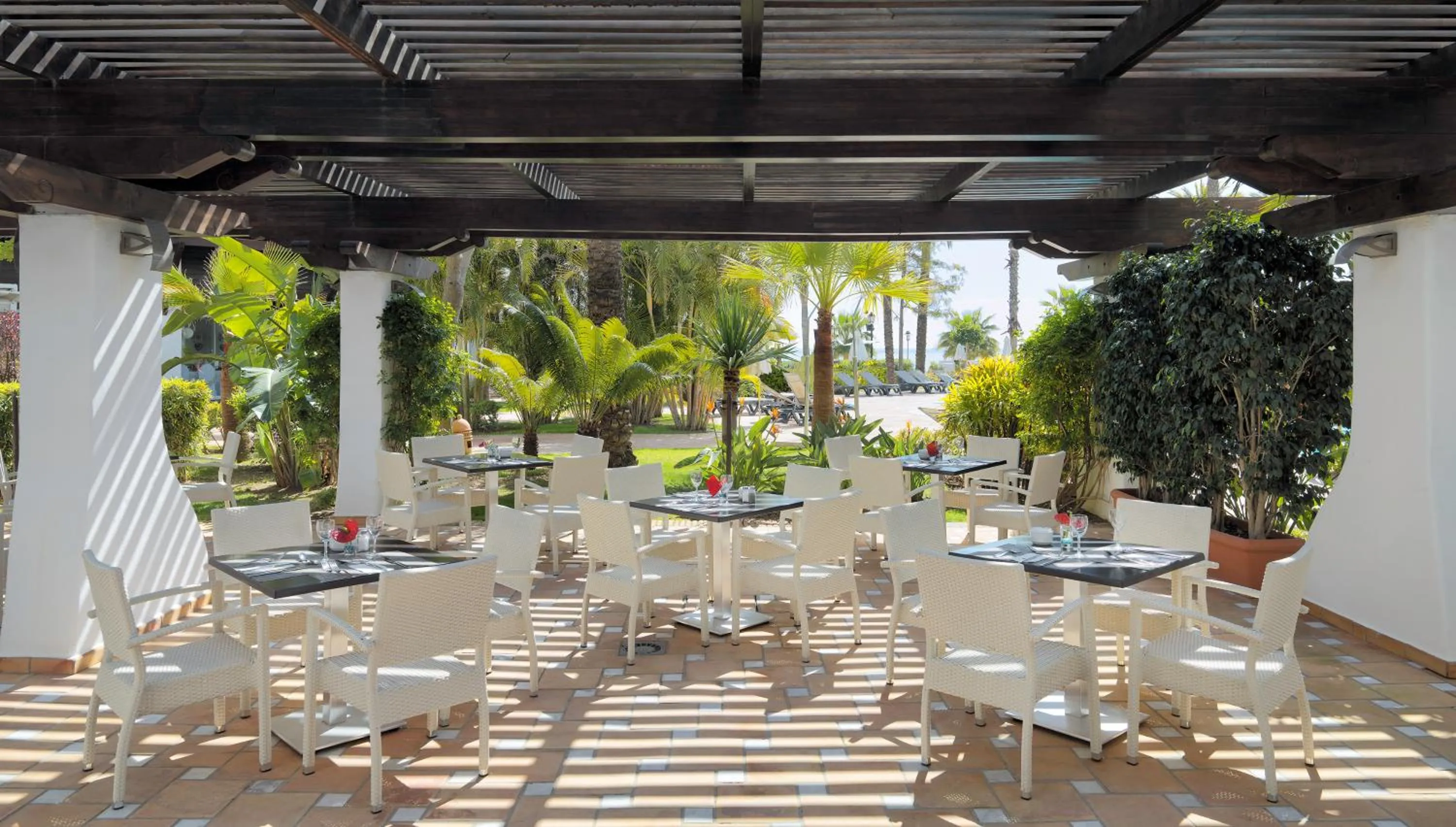 Restaurant/places to eat in H10 Estepona Palace