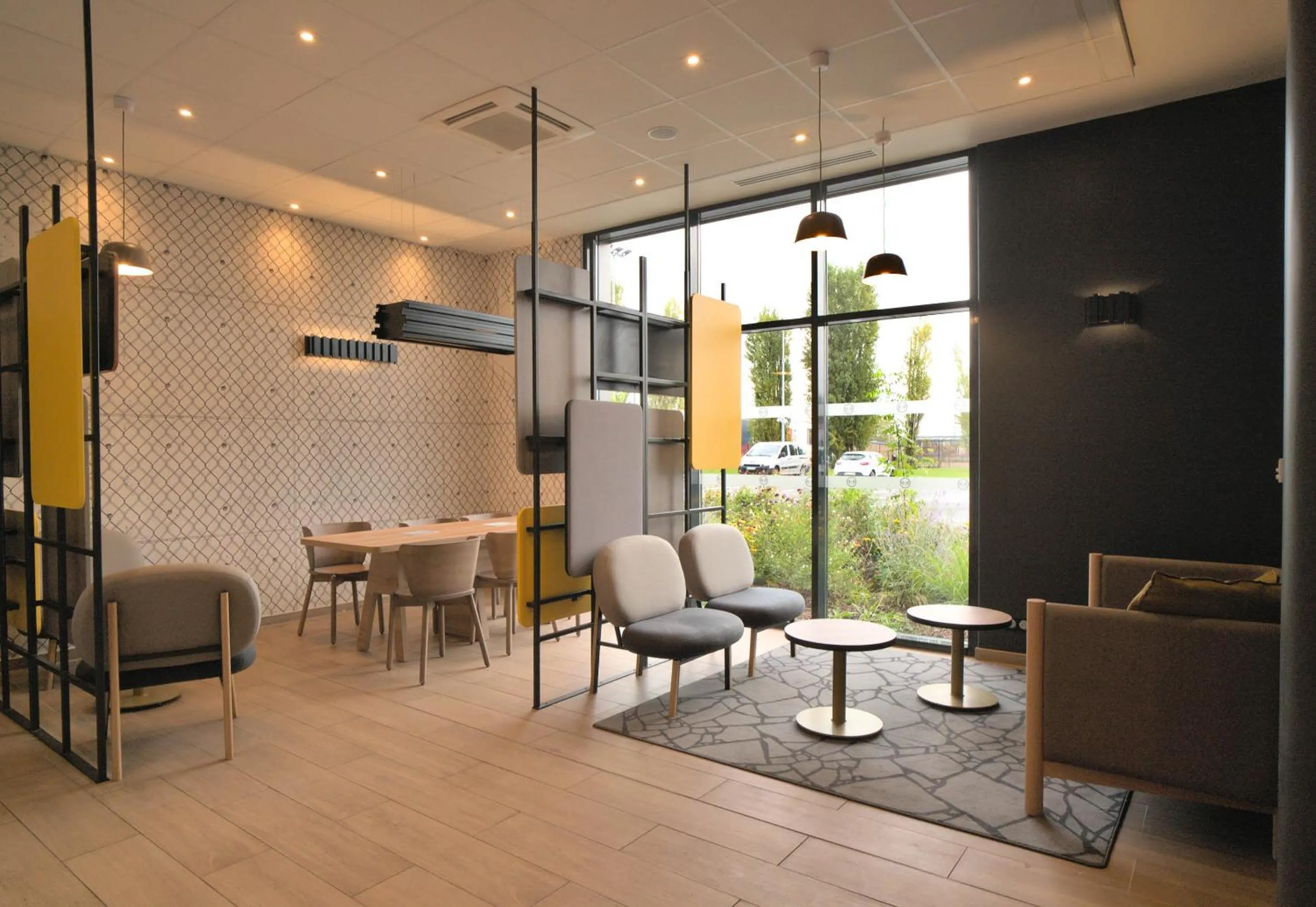 Seating area in B&B HOTEL Dreux Nord