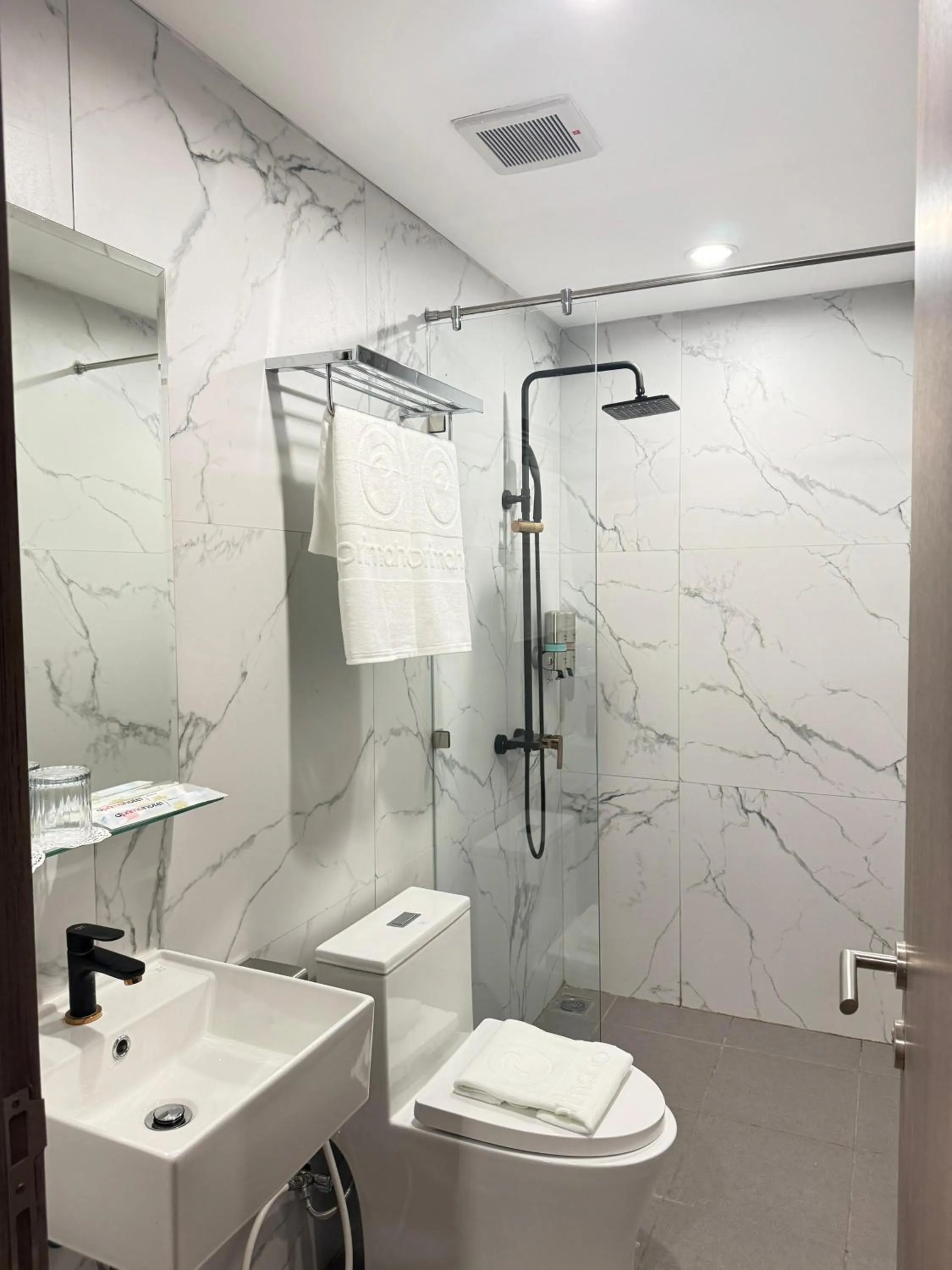 Bathroom in d'primahotel ITC Mangga Dua