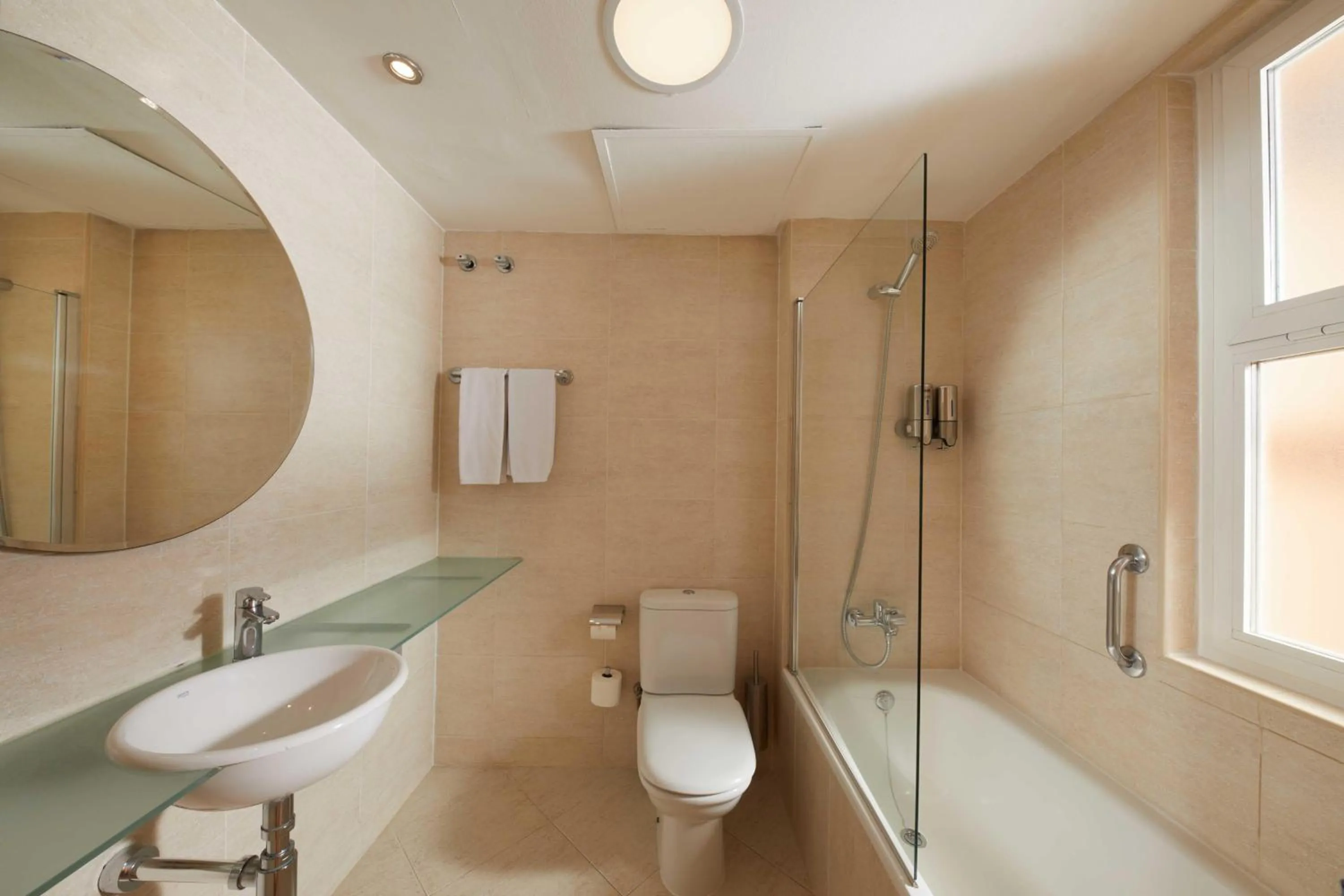 Bathroom in Hotel Zurbarán Palma