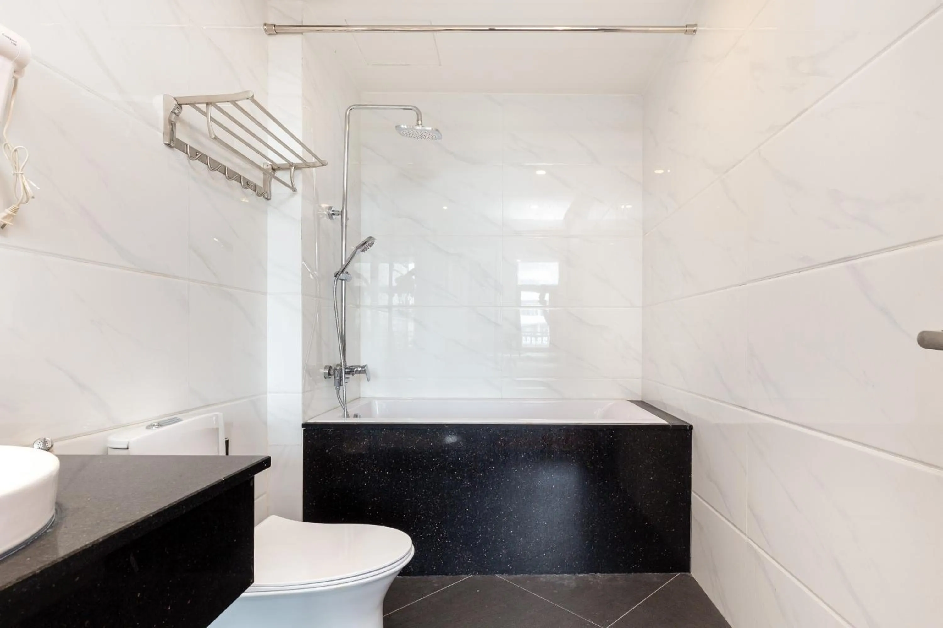 Bathroom in Silk Hong Ha airport hotel