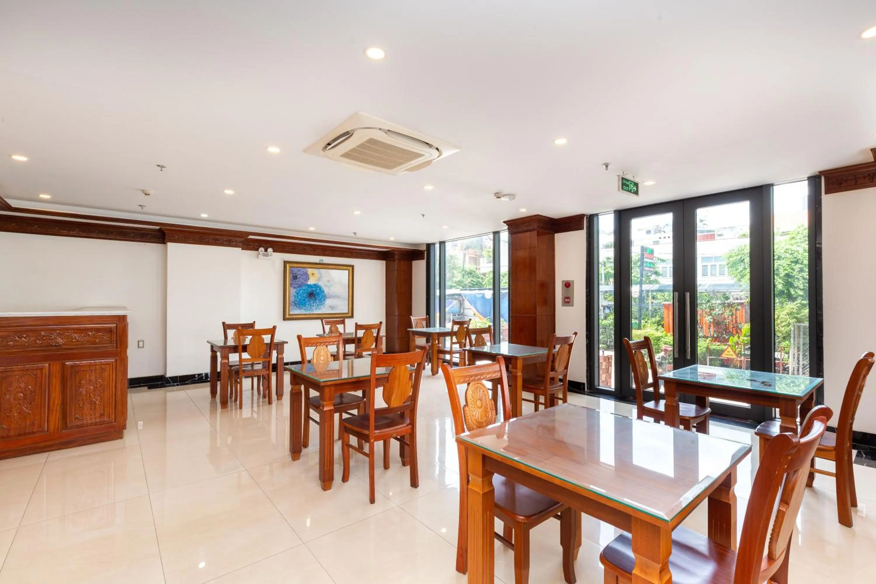 Restaurant/places to eat in Silk Hong Ha airport hotel