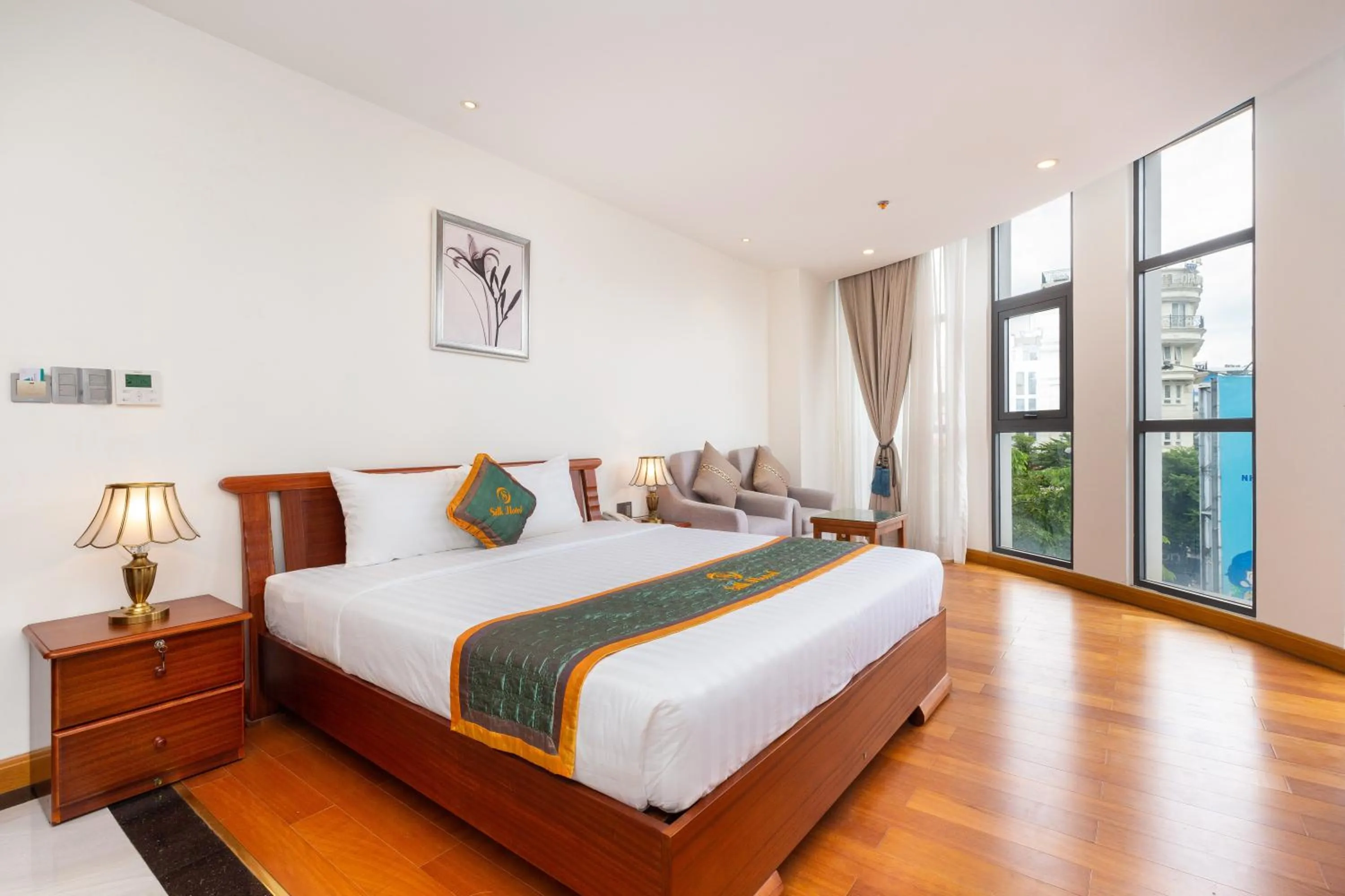 Bed in Silk Hong Ha airport hotel