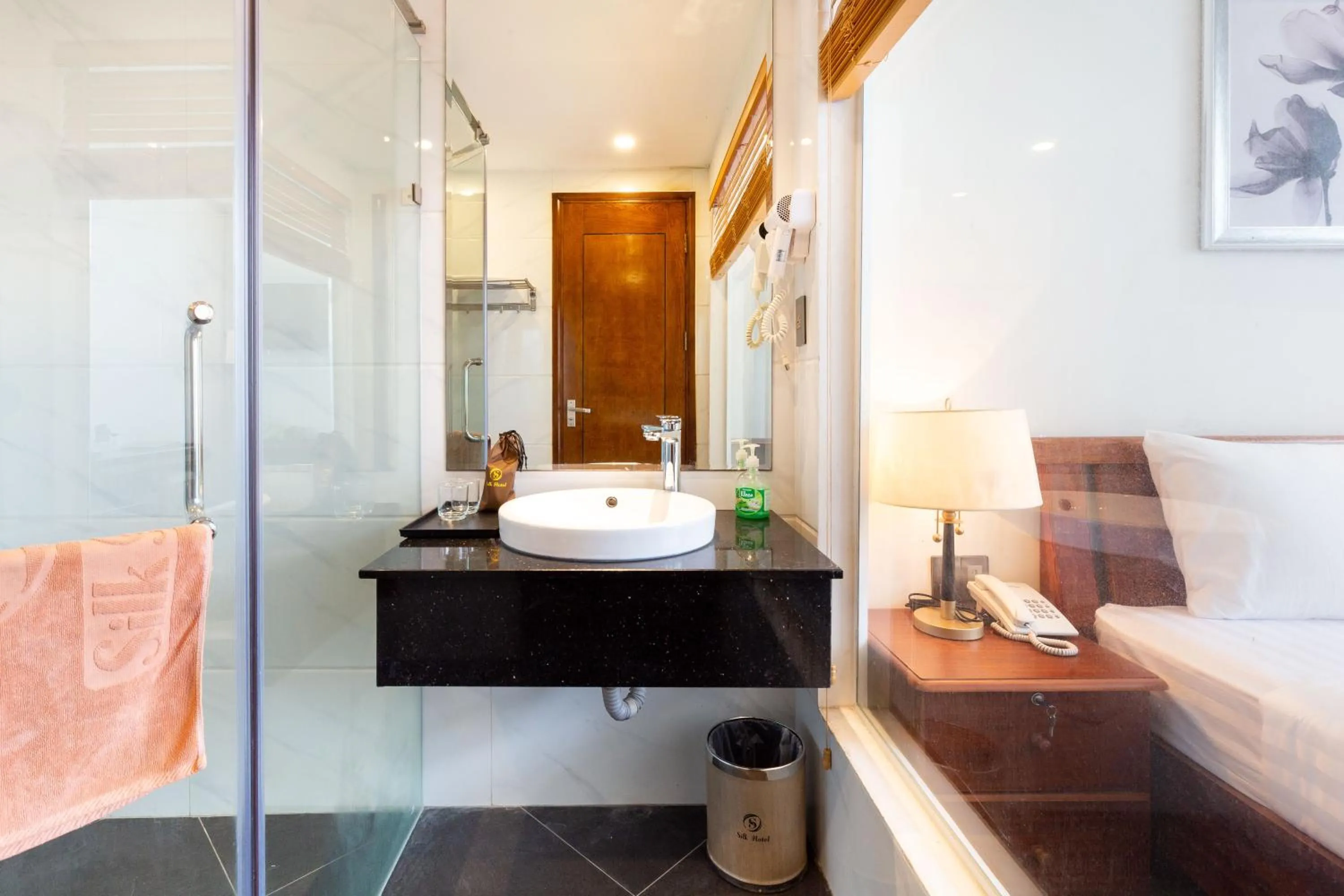 Bathroom in Silk Hong Ha airport hotel