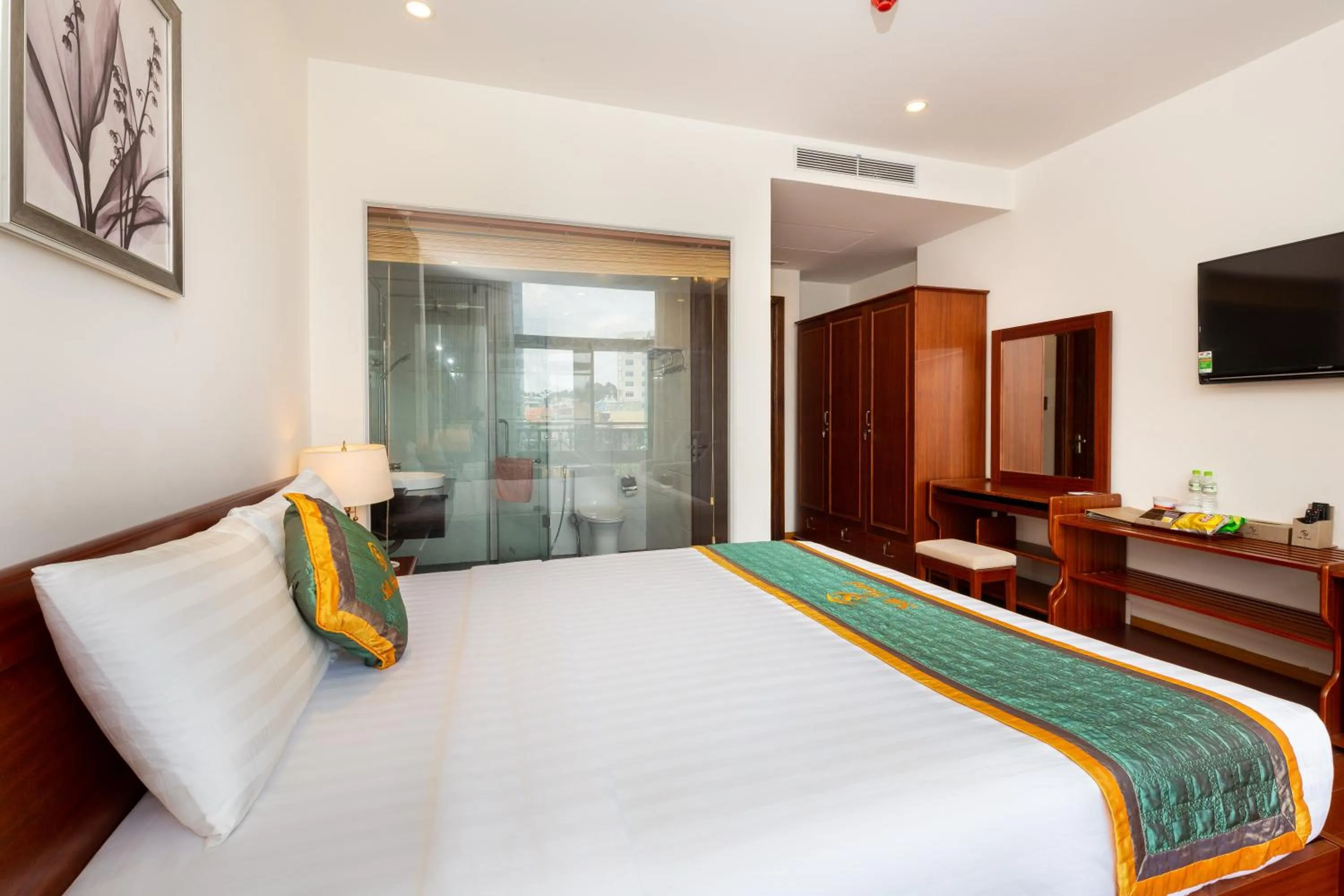 Bed in Silk Hong Ha airport hotel